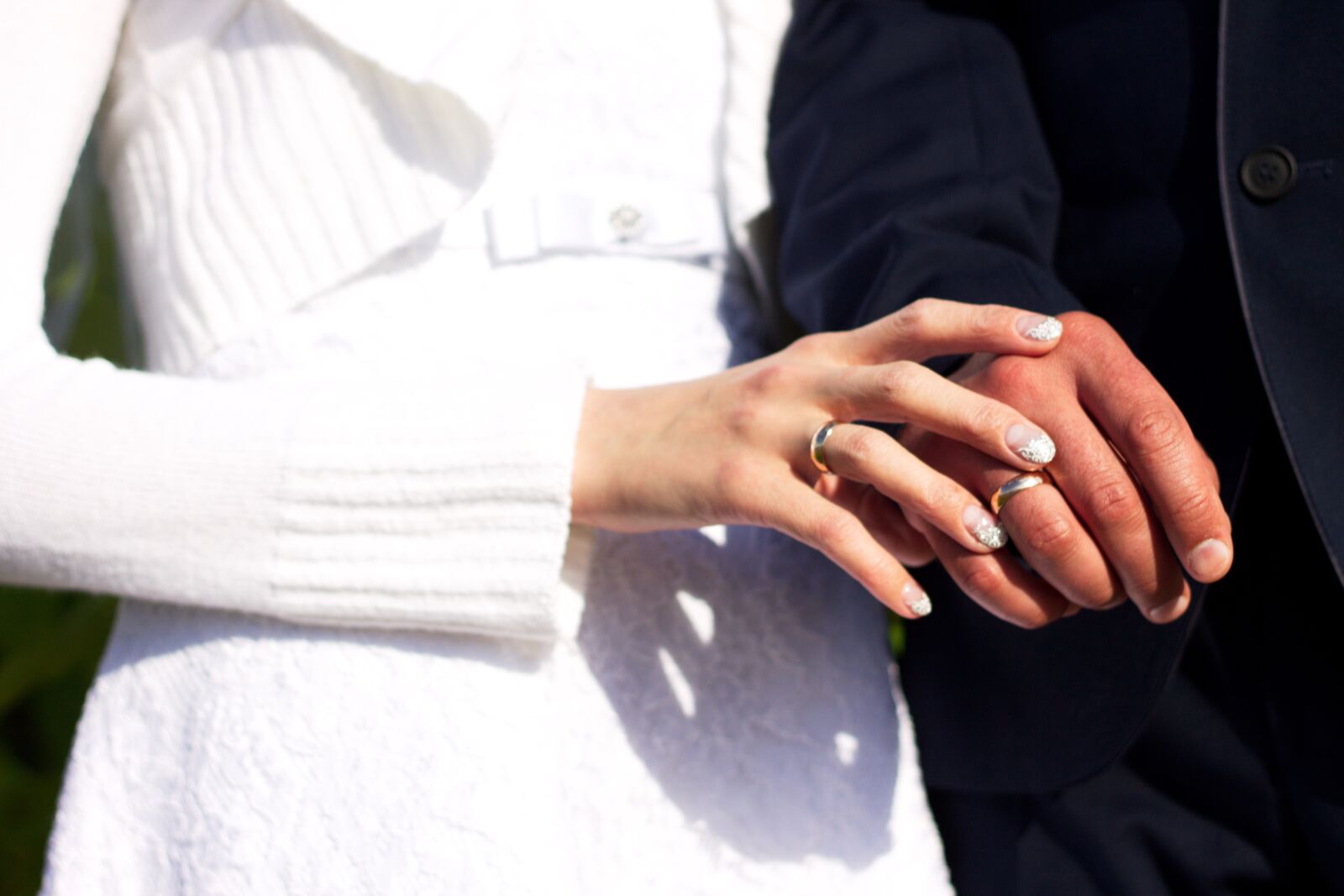 Canon EOS 1100D (EOS Rebel T3 / EOS Kiss X50) + Canon EF 50mm F1.8 II sample photo. Hands, manicure, ring photography