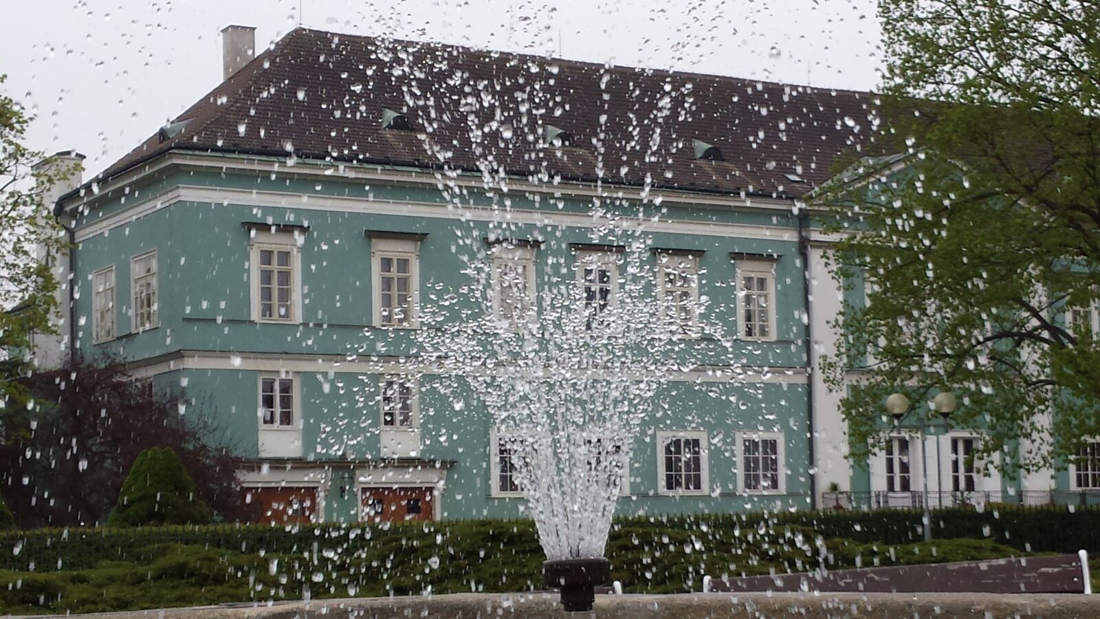 Samsung Galaxy S4 sample photo. Dačice, castle, fountain photography