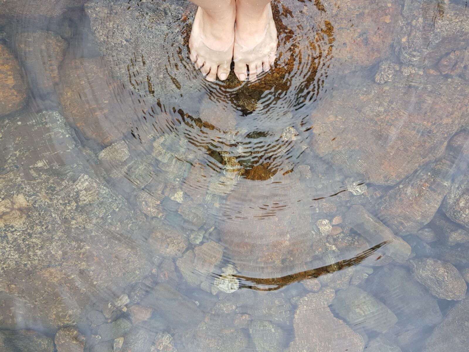 Samsung Galaxy Note5 sample photo. Water, foot, summer photography