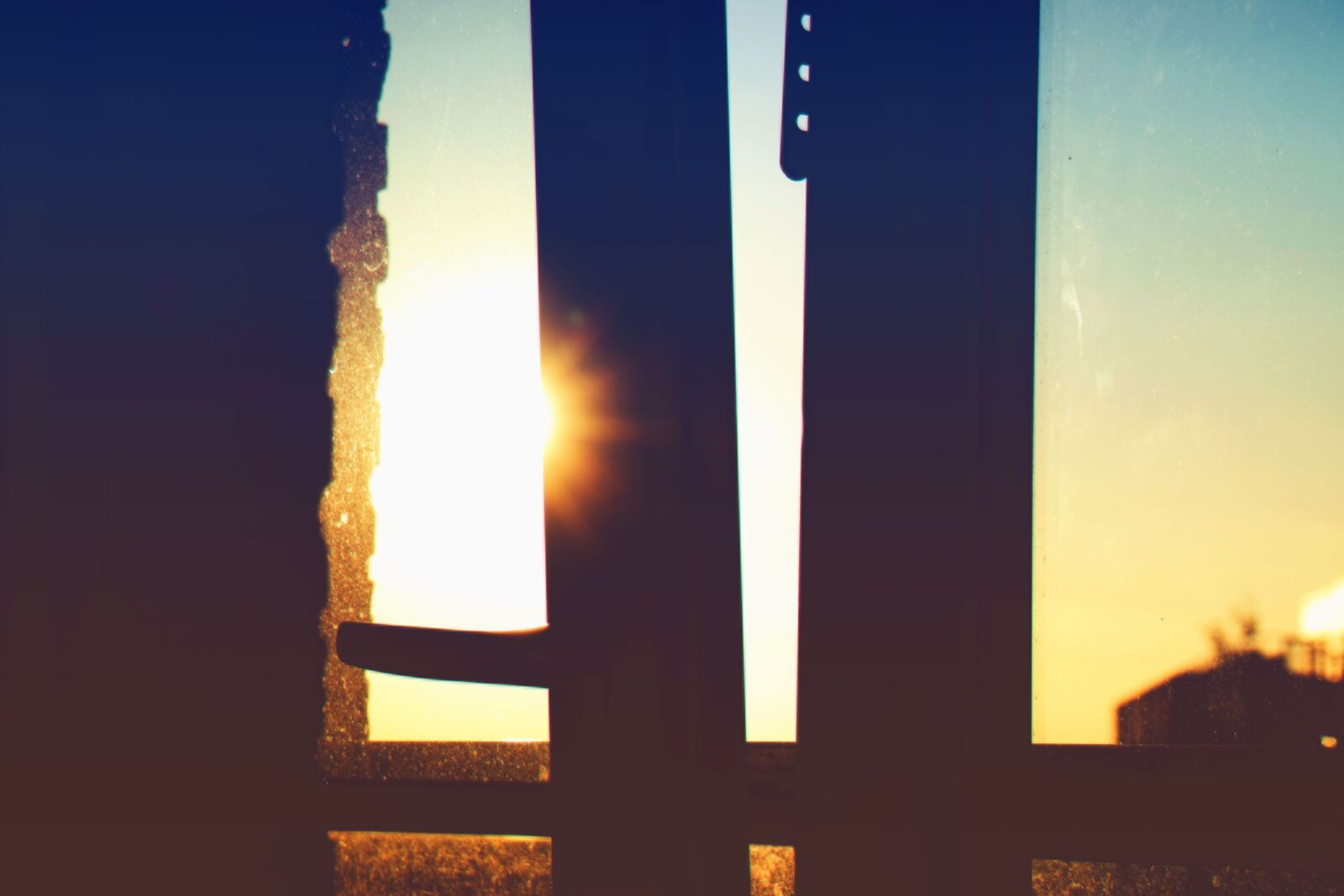 Samsung NX300 sample photo. Sunny, sunset, windows photography