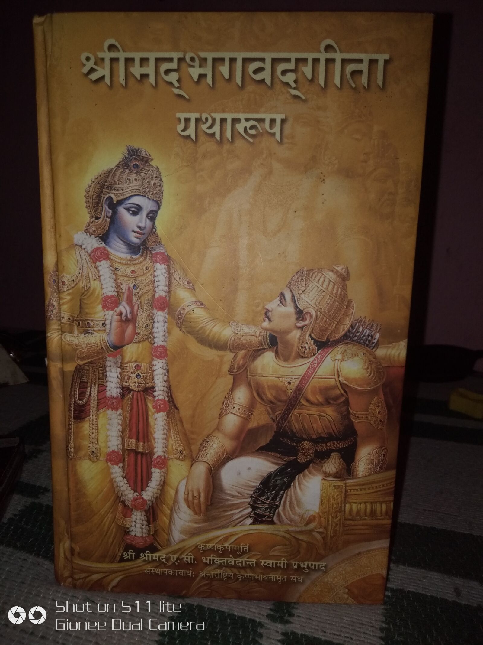 GIONEE S11 lite sample photo. Gita, religious books, books photography