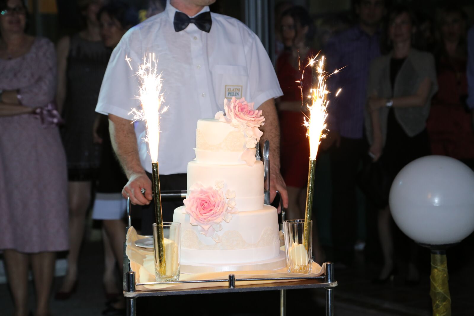 Canon EF 24-105mm F4L IS USM sample photo. Wedding cake, wedding, bartender photography