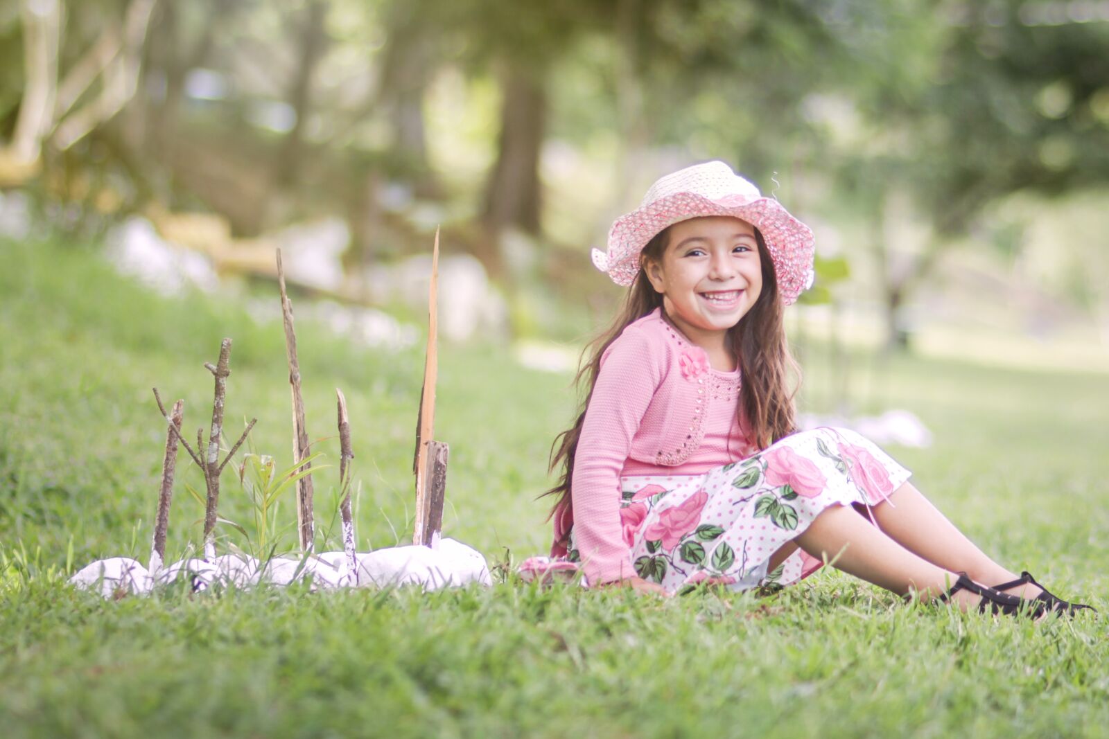 Canon YN85mm f/1.8 DCM sample photo. Girl, happy, smiling photography