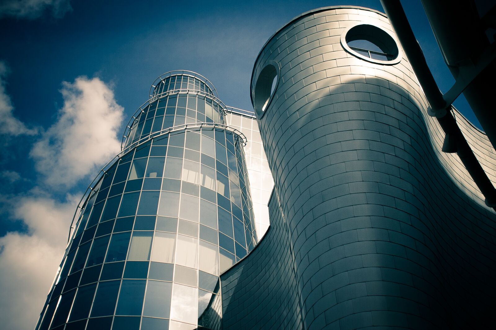 Canon EOS 50D + Canon EF 24mm f/1.4L sample photo. Warsaw, building, glass photography
