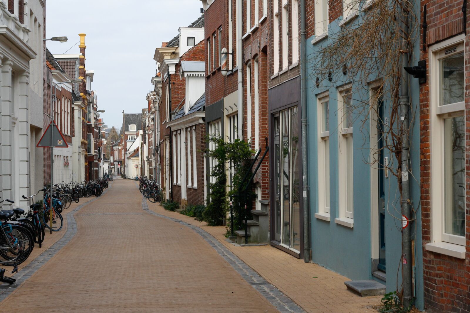 Canon EOS 1000D (EOS Digital Rebel XS / EOS Kiss F) + Canon EF 50mm F1.8 II sample photo. City, street, netherlands photography