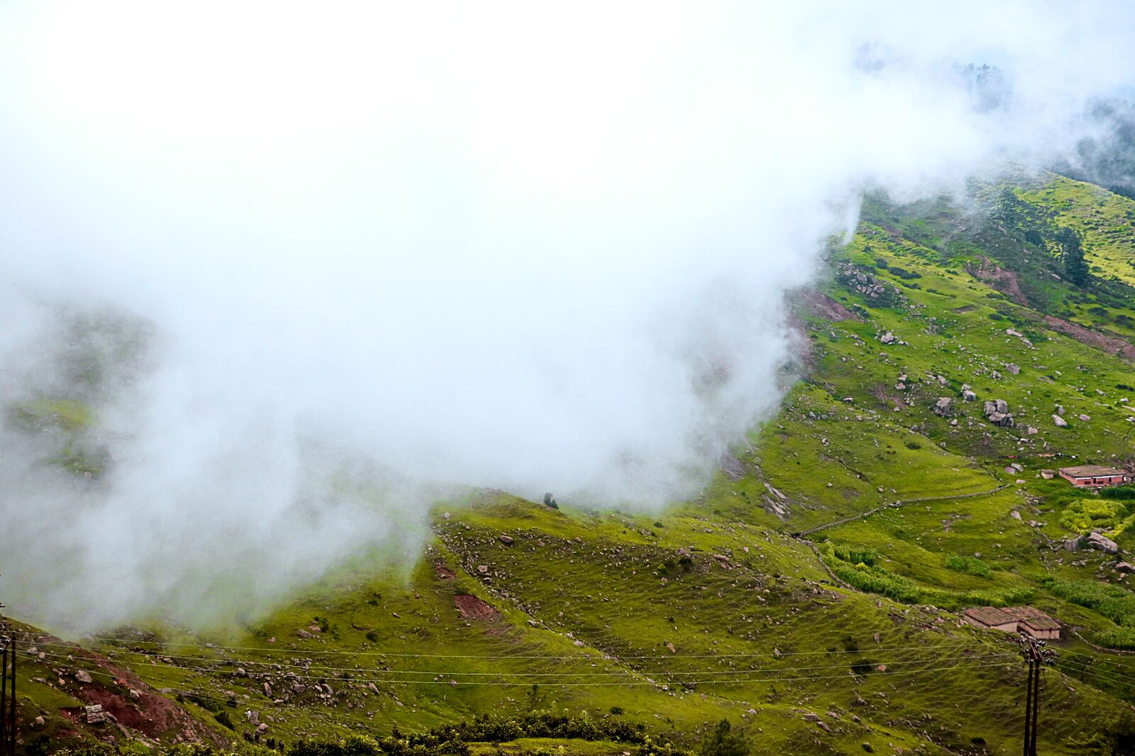 Canon EOS 200D (EOS Rebel SL2 / EOS Kiss X9) sample photo. Mountain, fog, mountains photography
