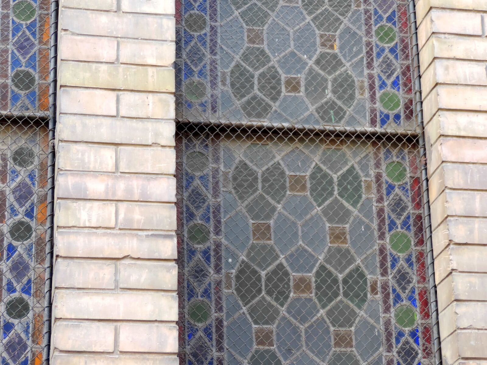 Nikon Coolpix P520 sample photo. Art, brick, cast iron photography