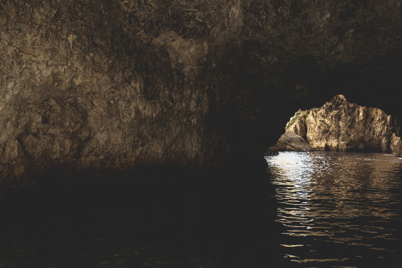 Sony SLT-A65 (SLT-A65V) sample photo. Cave, darkness, malta, water photography