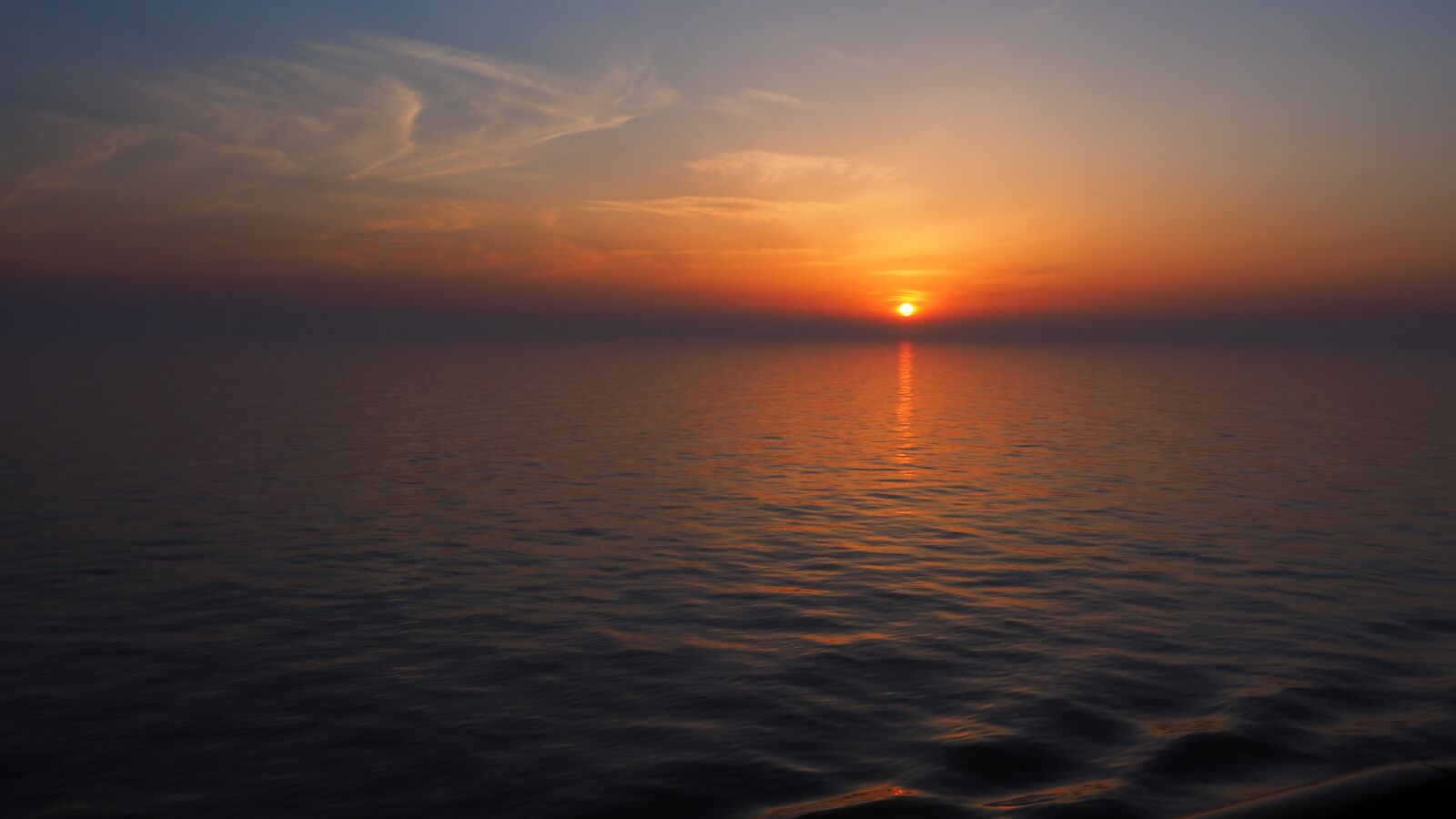 Olympus OM-D E-M1 + Olympus M.Zuiko Digital ED 12-40mm F2.8 Pro sample photo. Sunset, south china sea photography