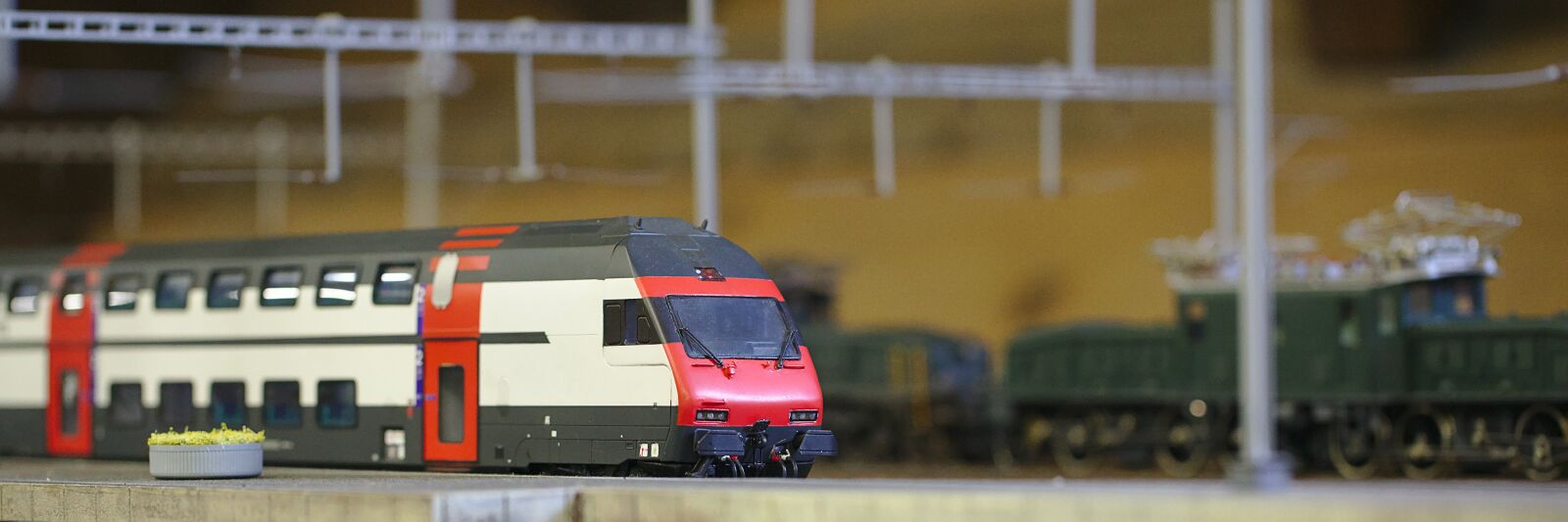Canon EOS 6D + Canon EF 100mm F2.8L Macro IS USM sample photo. Model railway, train, toys photography