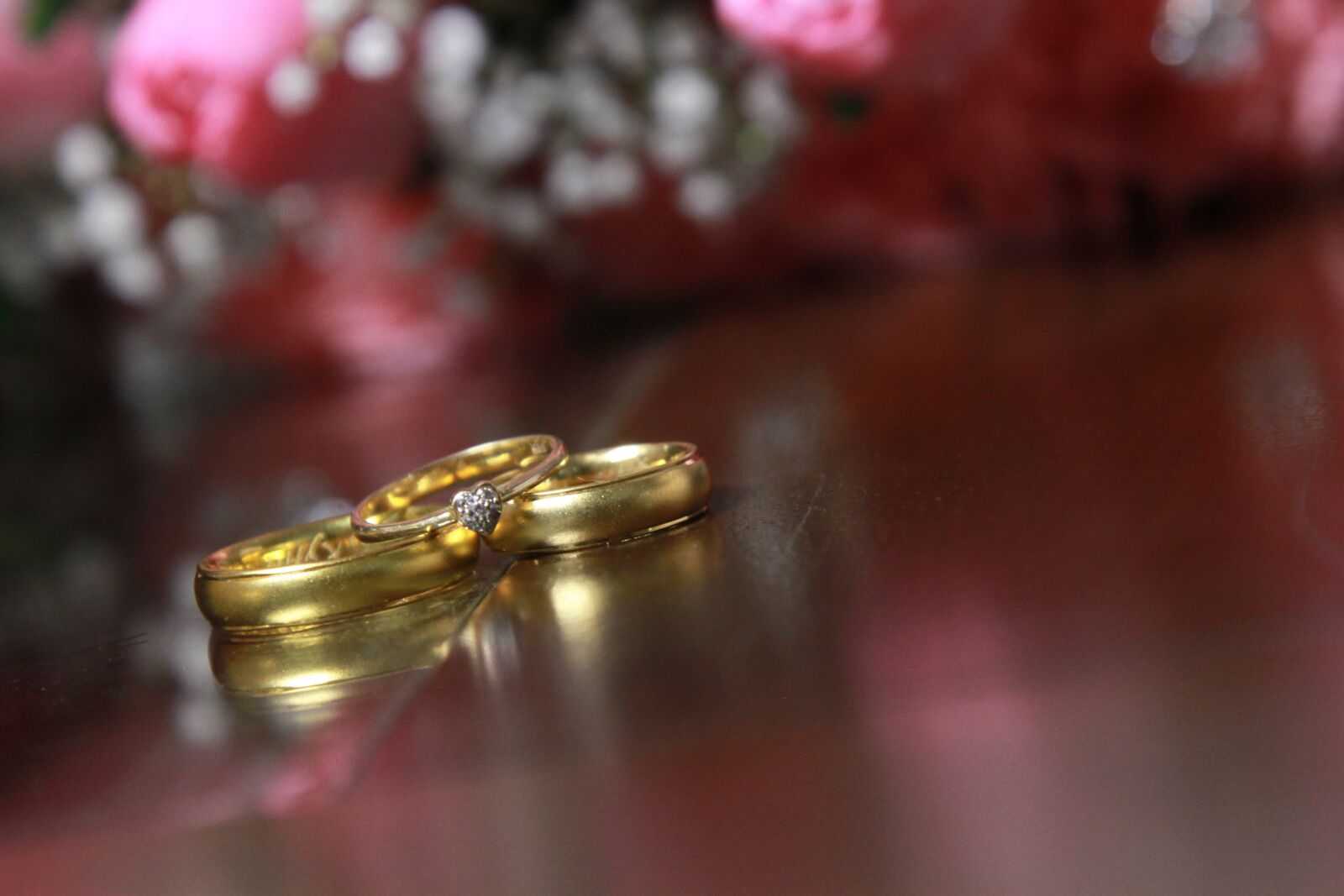 Canon EOS 7D + Canon EF 24-105mm F4L IS USM sample photo. Wedding, ring, gold photography
