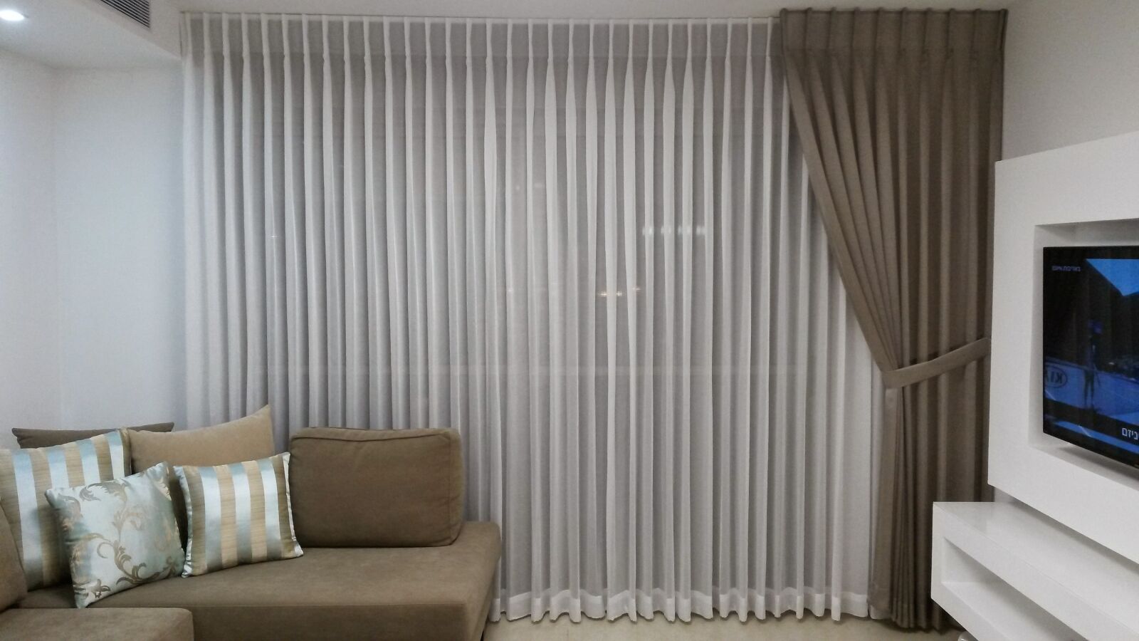 Samsung Galaxy S4 Active sample photo. Curtain side, room interior photography
