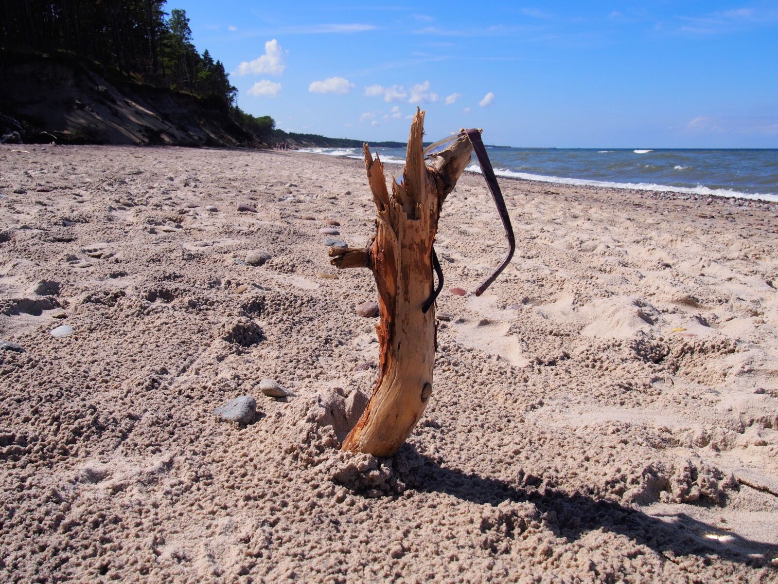 Olympus PEN E-PL6 sample photo. Glasses, beach, sand photography