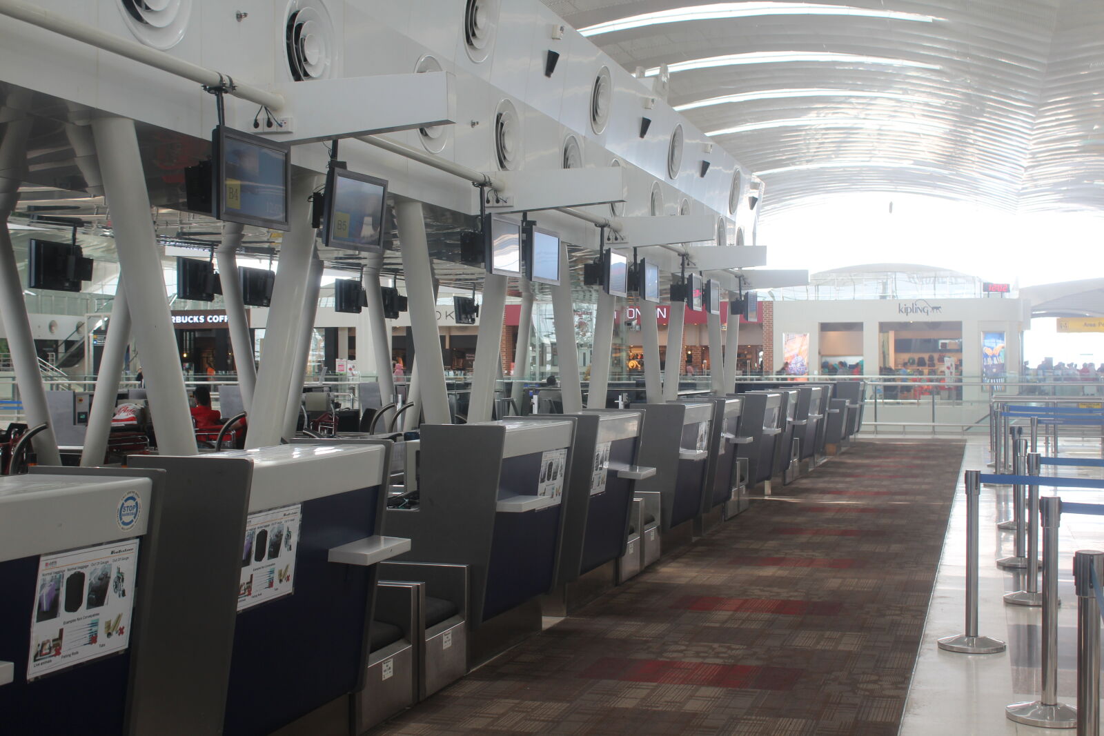 Canon EOS 1200D (EOS Rebel T5 / EOS Kiss X70 / EOS Hi) sample photo. Airport photography