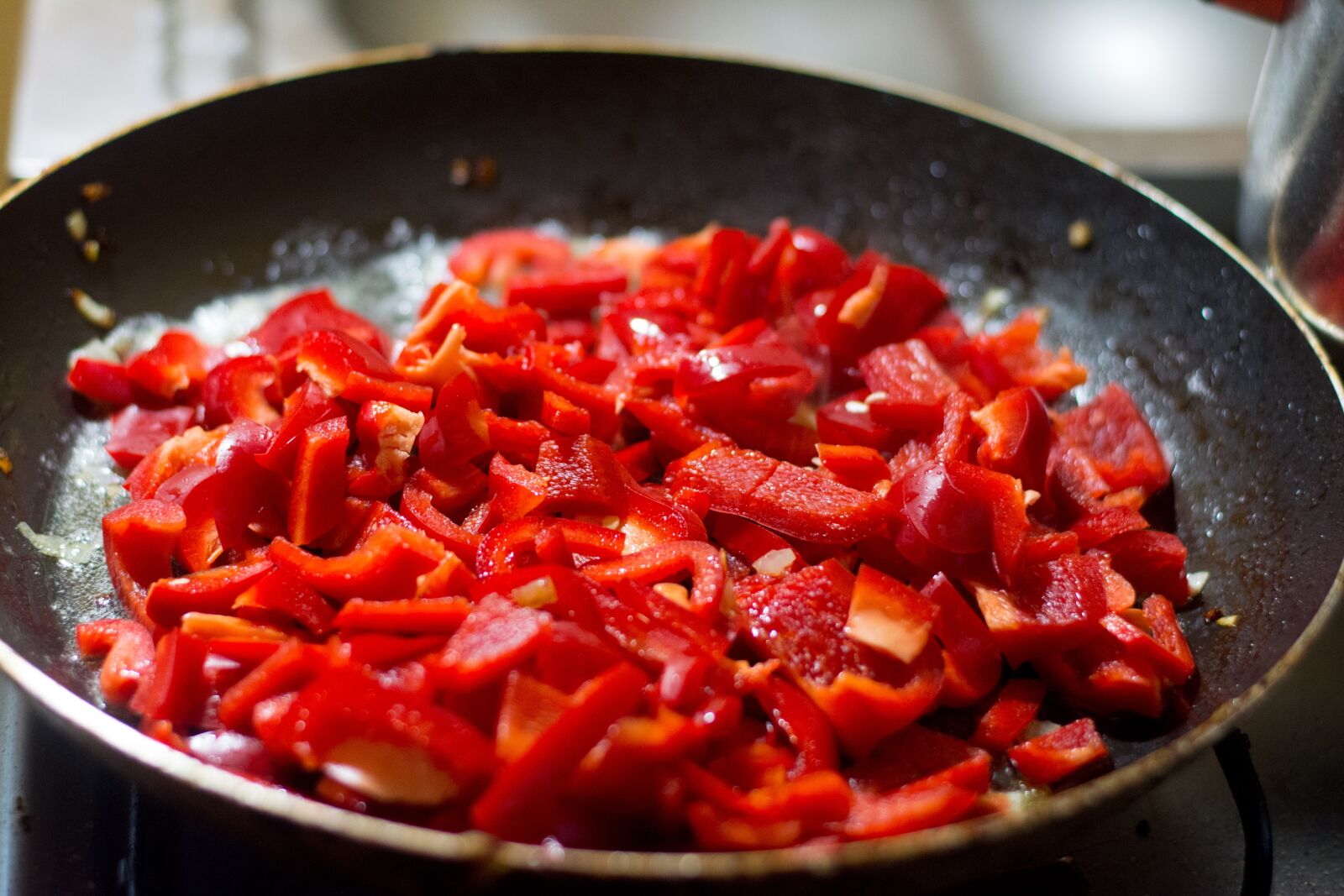 Nikon D5200 sample photo. Paprika, frying, frying pan photography