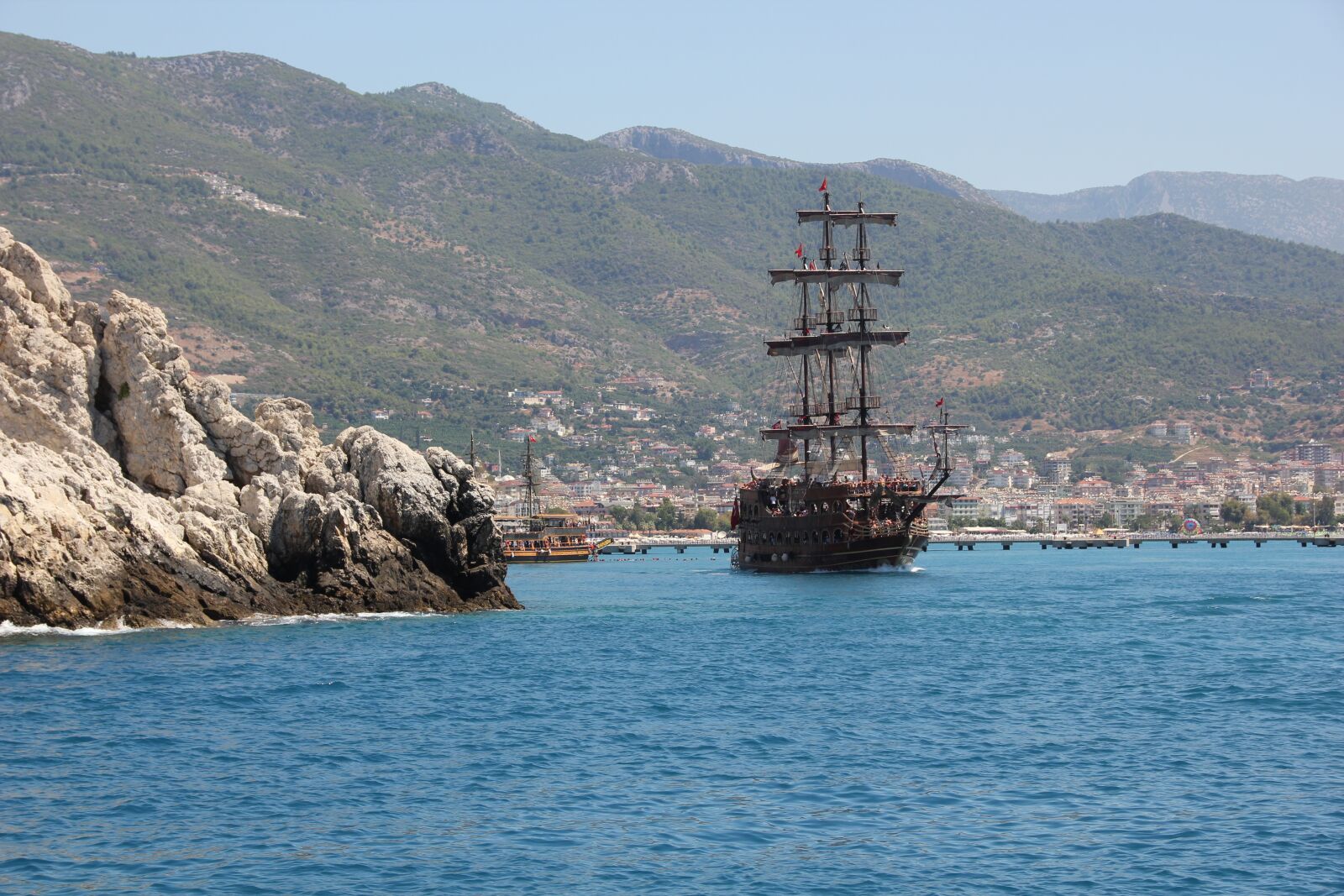 Canon EOS 550D (EOS Rebel T2i / EOS Kiss X4) sample photo. Ship, sea, turkey photography