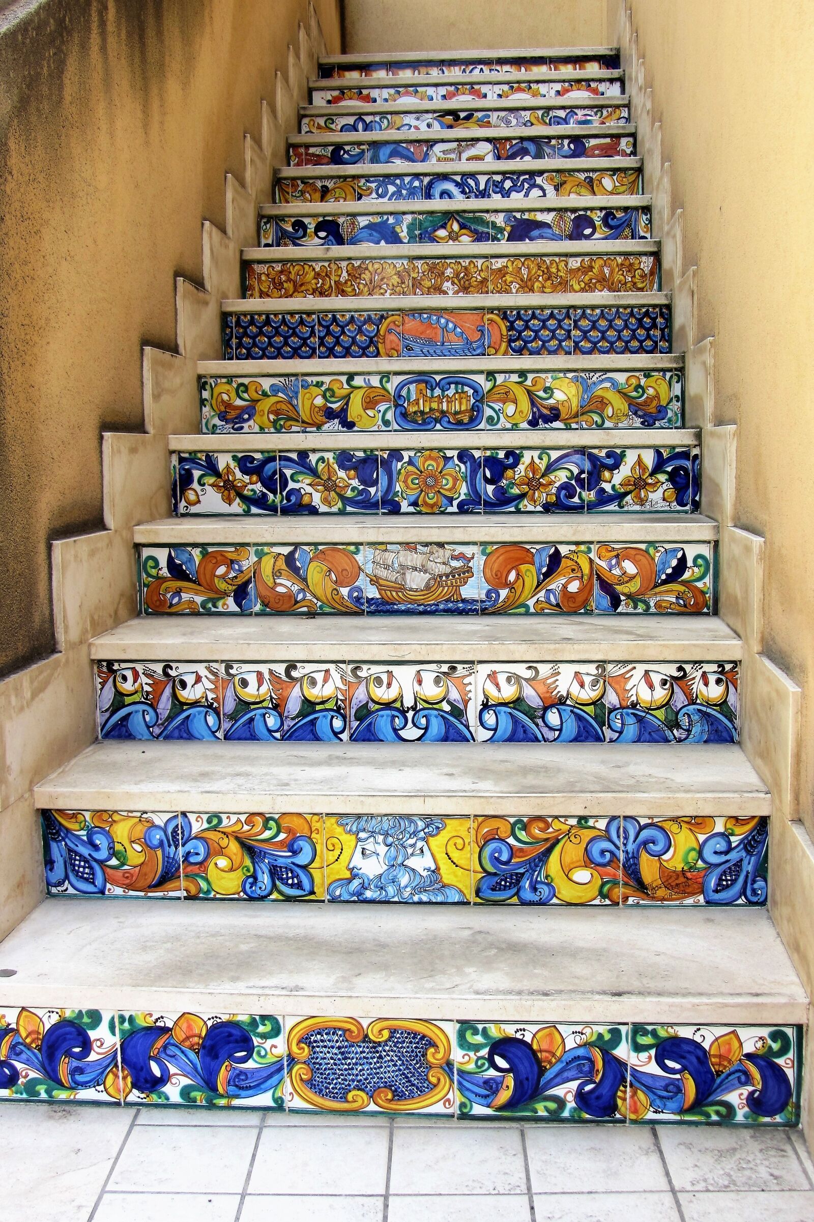 Canon PowerShot SX220 HS sample photo. Sicily, italy, trap photography
