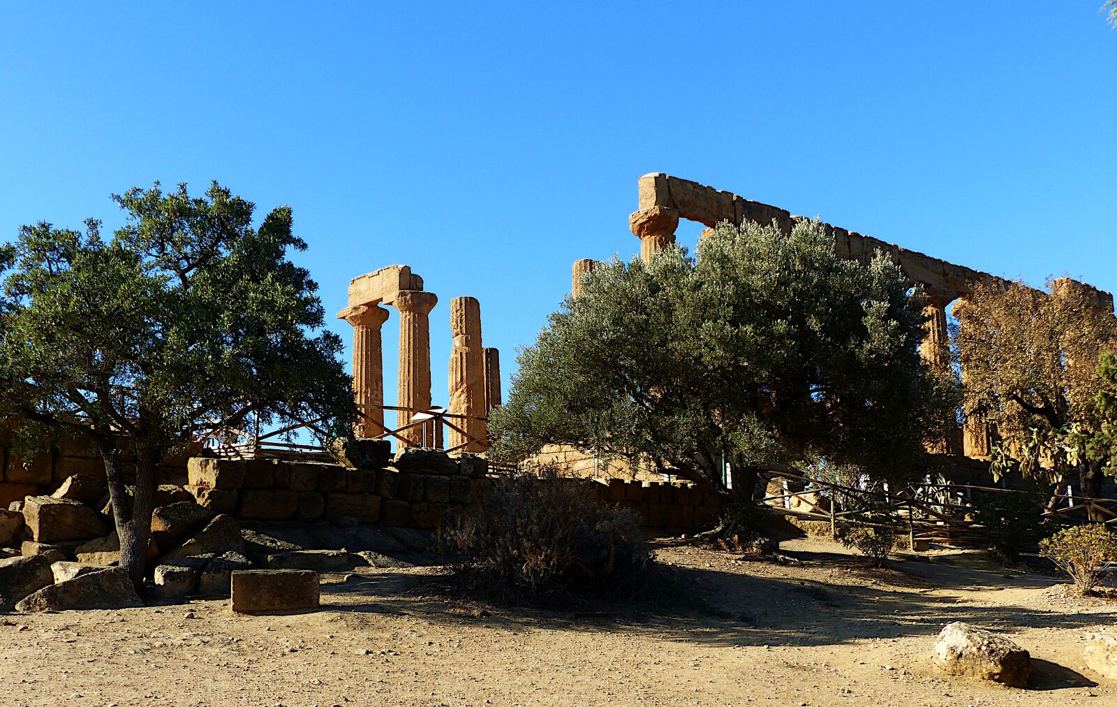 Panasonic Lumix DMC-FZ200 sample photo. Architecture, sicily, agrigento photography