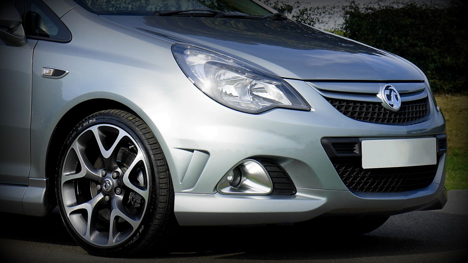 Sony a7 + Sony FE 28-70mm F3.5-5.6 OSS sample photo. Vauxhall, corsa, car photography