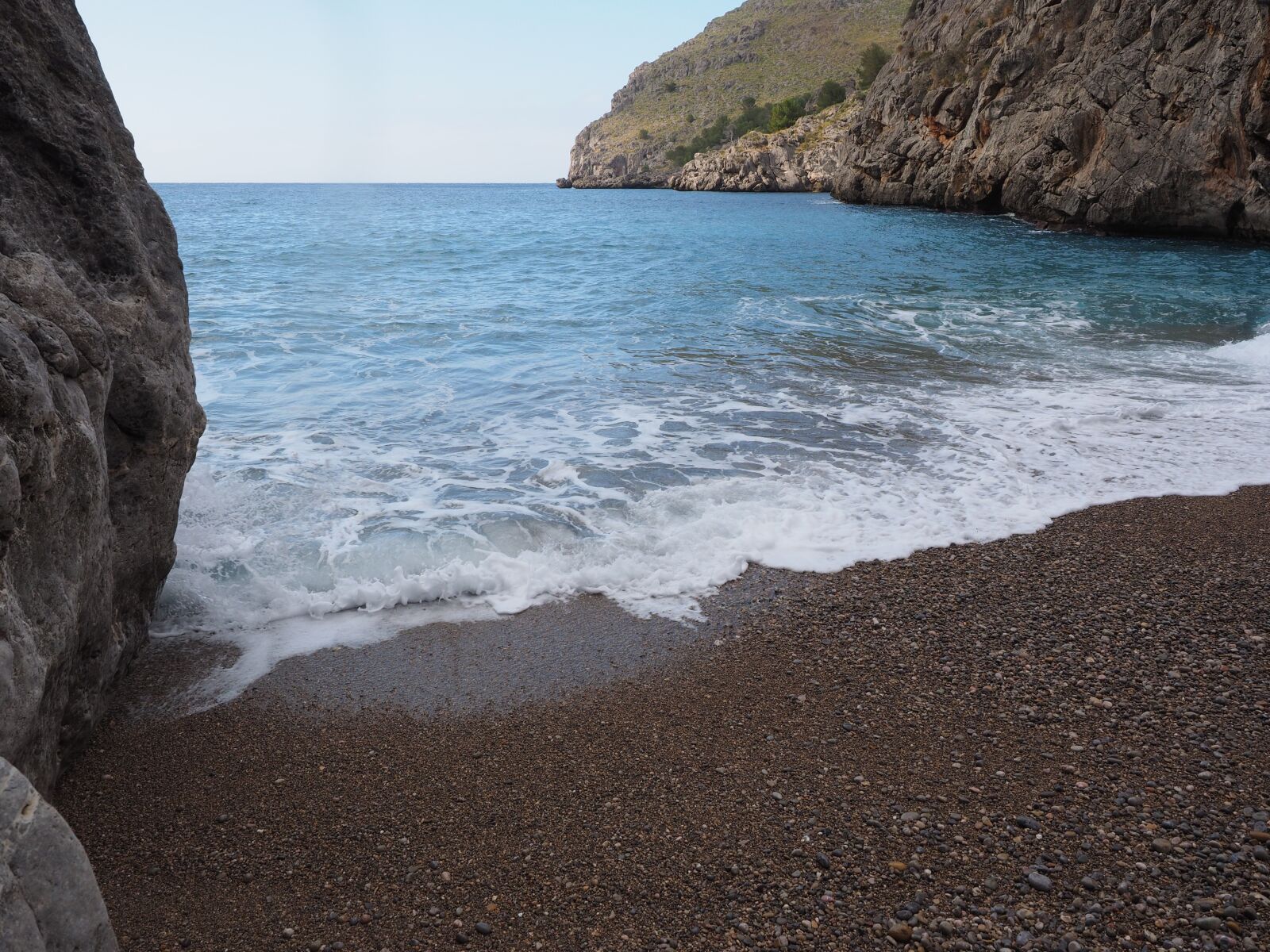 Olympus OM-D E-M1 + Olympus M.Zuiko Digital ED 12-40mm F2.8 Pro sample photo. Sea, wave, beach photography
