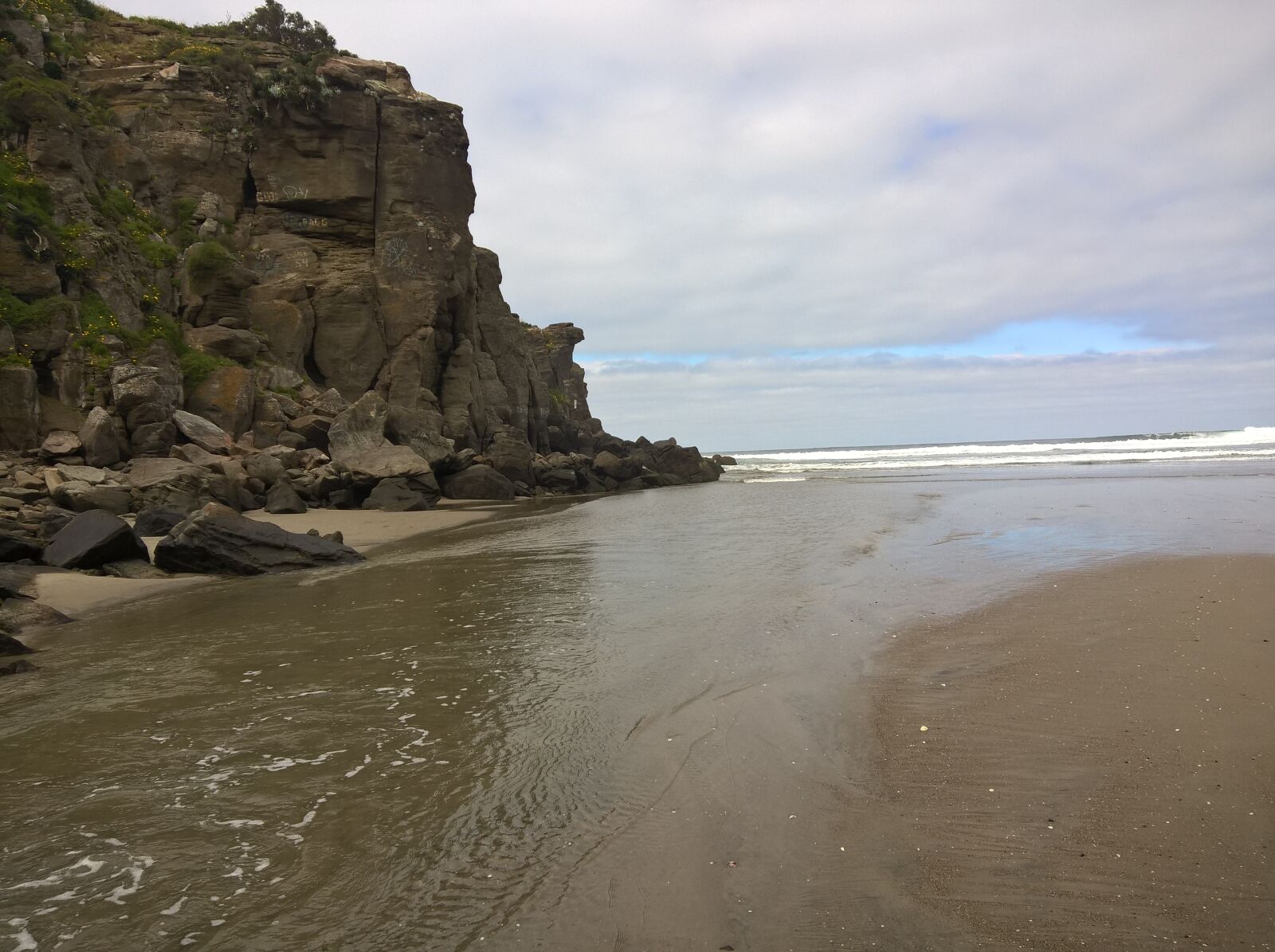 Microsoft Lumia 640 XL sample photo. Beach, rocks, sand, stream photography