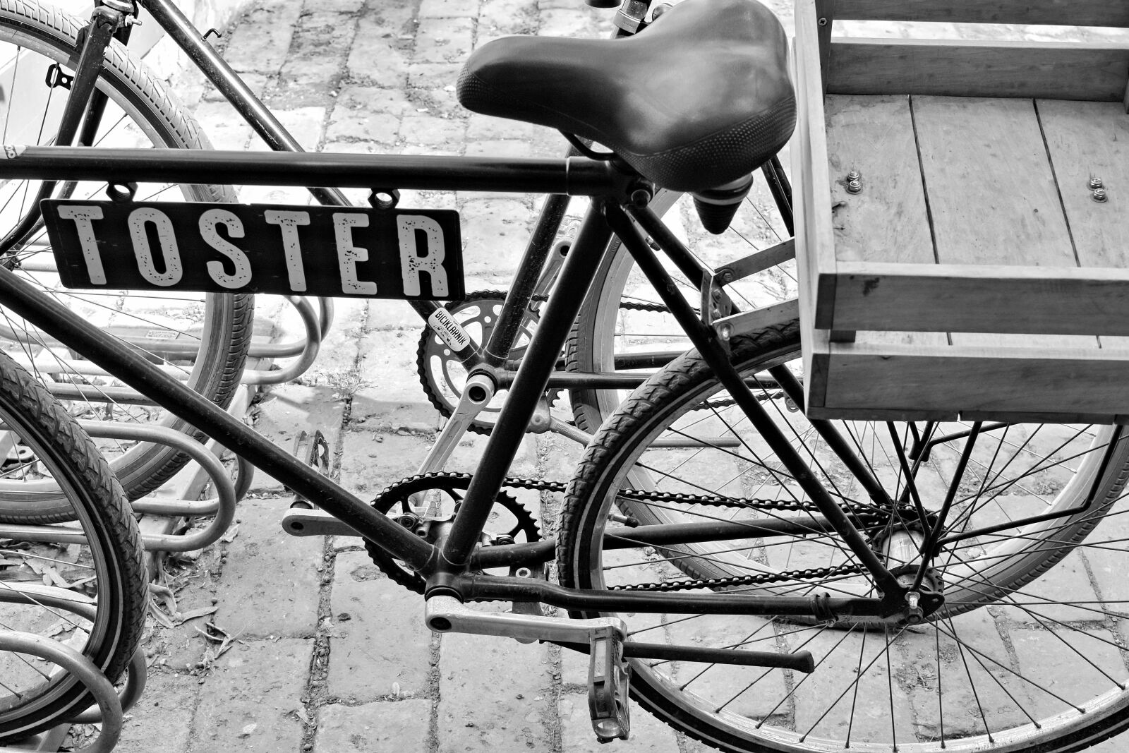 Nikon D5500 sample photo. Bicycle, monochrome, nostalgia, old photography
