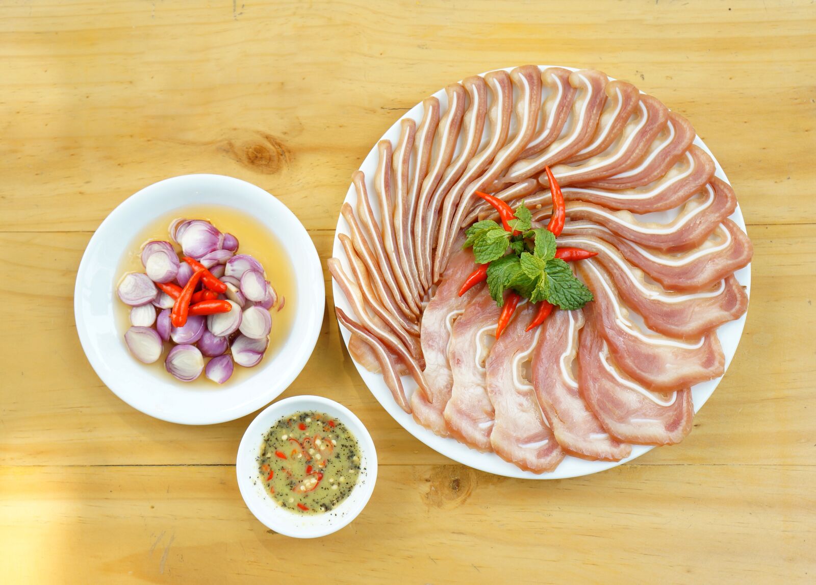 Sony Alpha NEX-F3 + Sony E 18-55mm F3.5-5.6 OSS sample photo. Food, pig ears, vegetables photography