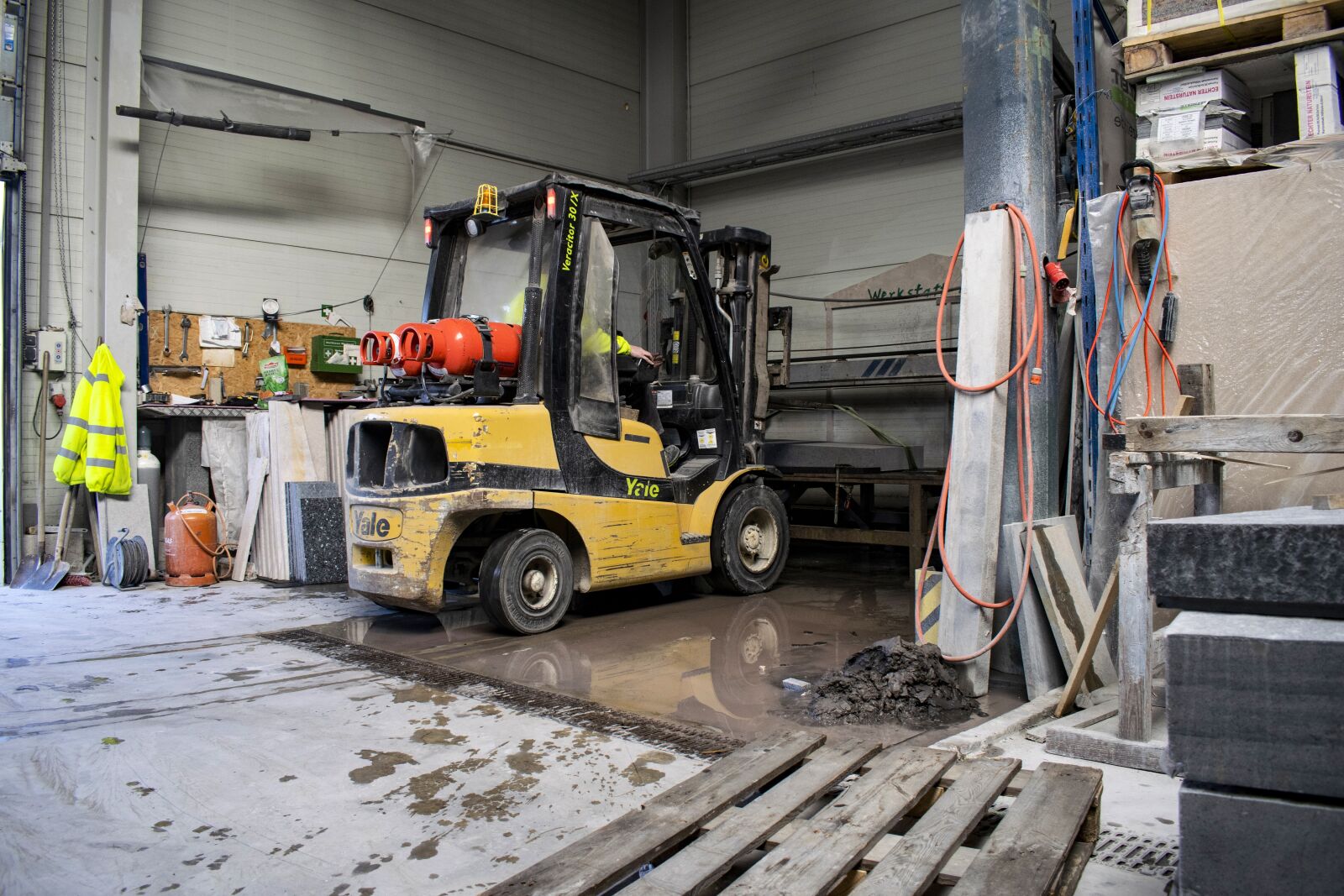 Nikon D5300 sample photo. Forklift, industry, workshop photography