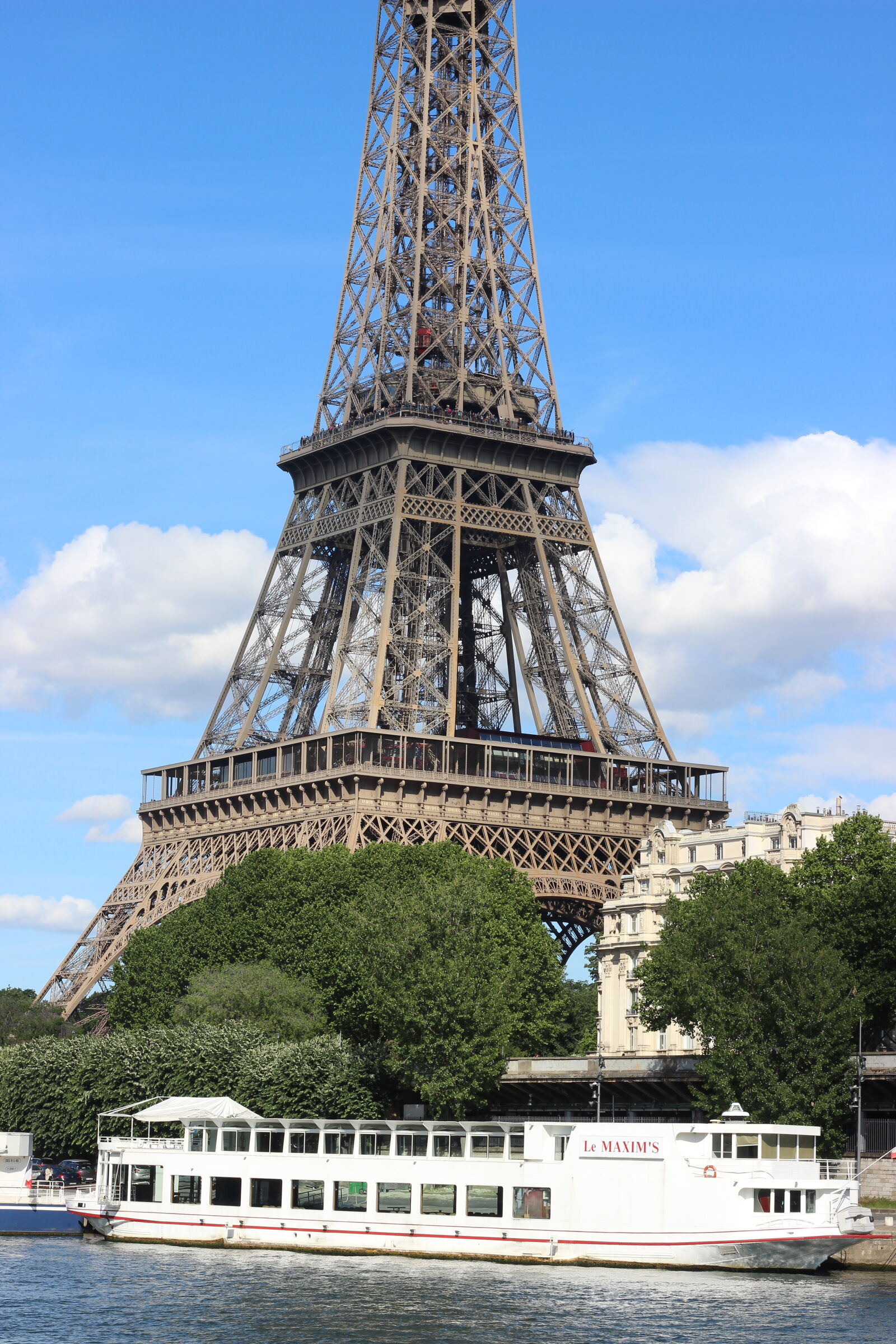 Canon EOS 600D (Rebel EOS T3i / EOS Kiss X5) + Canon EF 50mm F1.8 STM sample photo. Boat, boats, bridge, eiffel photography