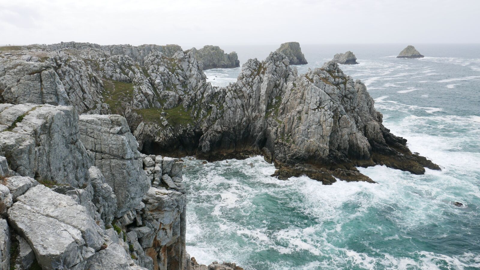 Panasonic Lumix DMC-LX100 sample photo. Brittany, path, customs photography