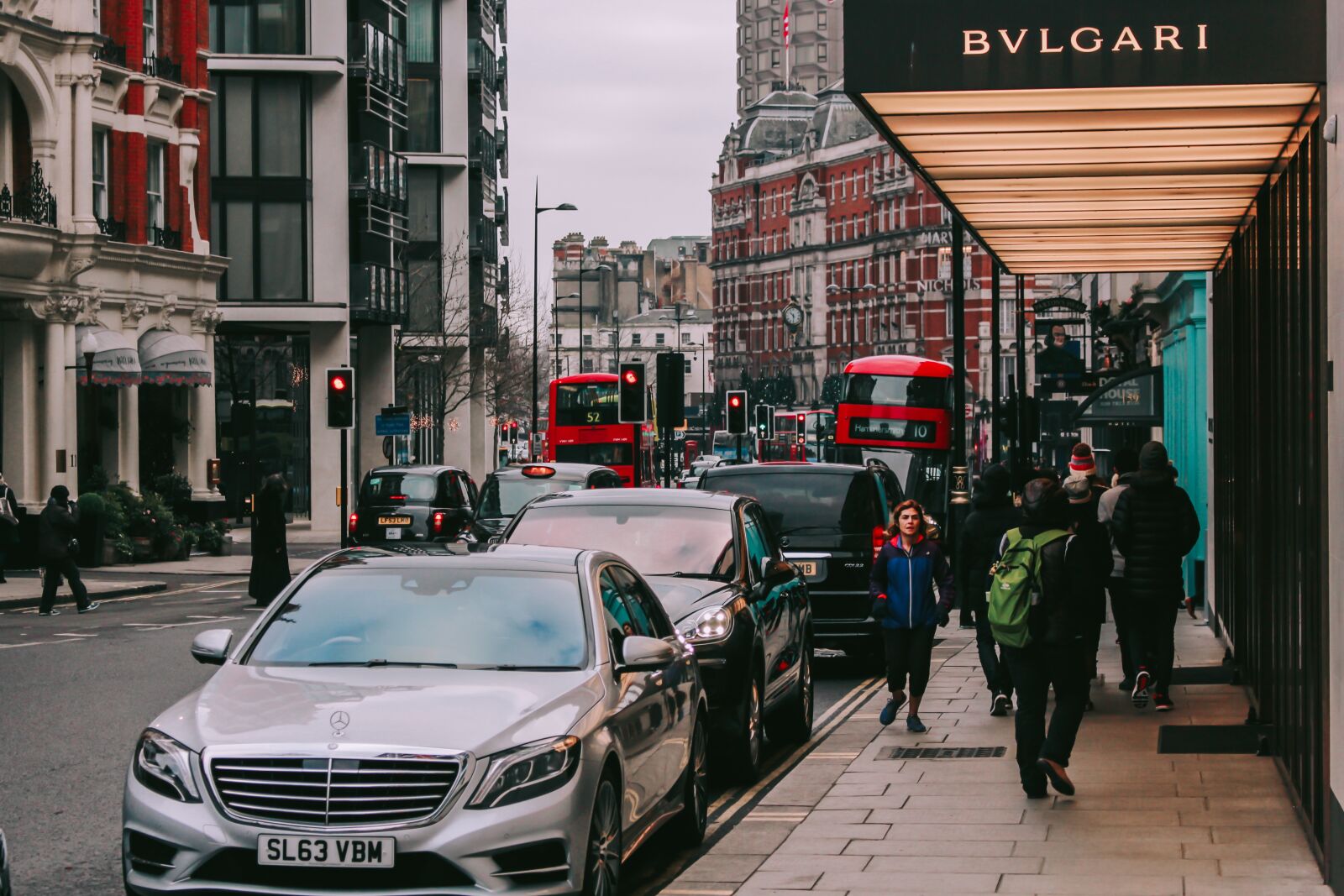 Canon EOS 700D (EOS Rebel T5i / EOS Kiss X7i) sample photo. Vehicle, london, people photography