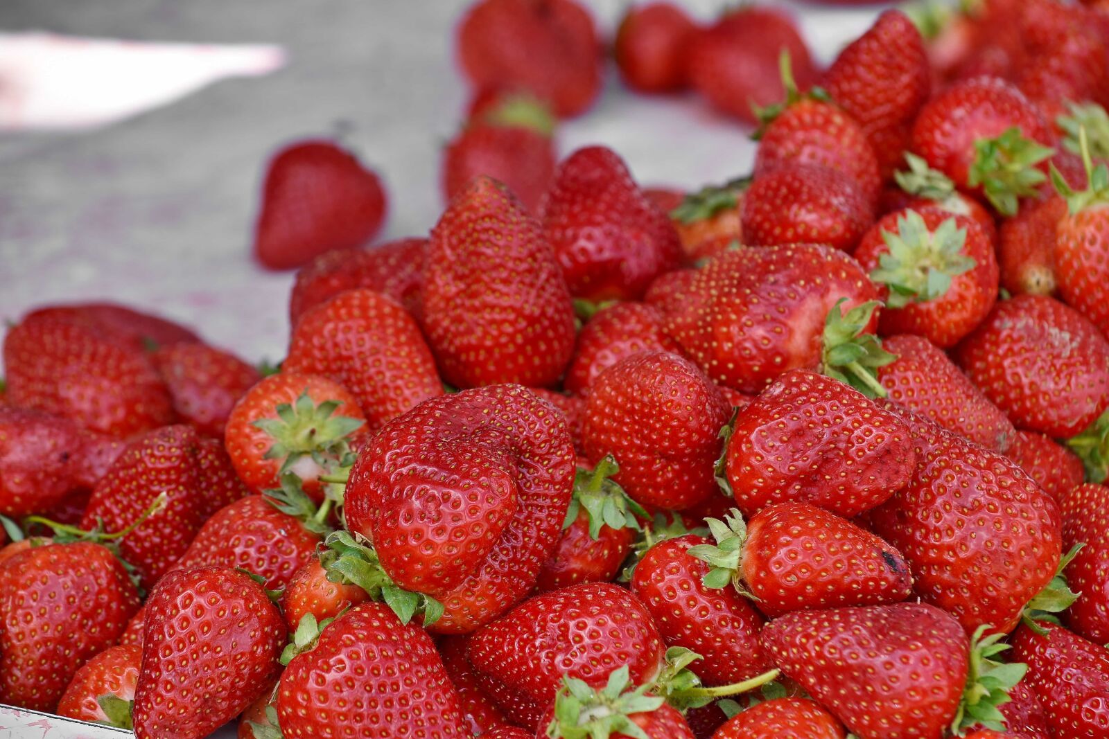 Nikon D5500 sample photo. Marketplace, fruit, berry, delicious photography