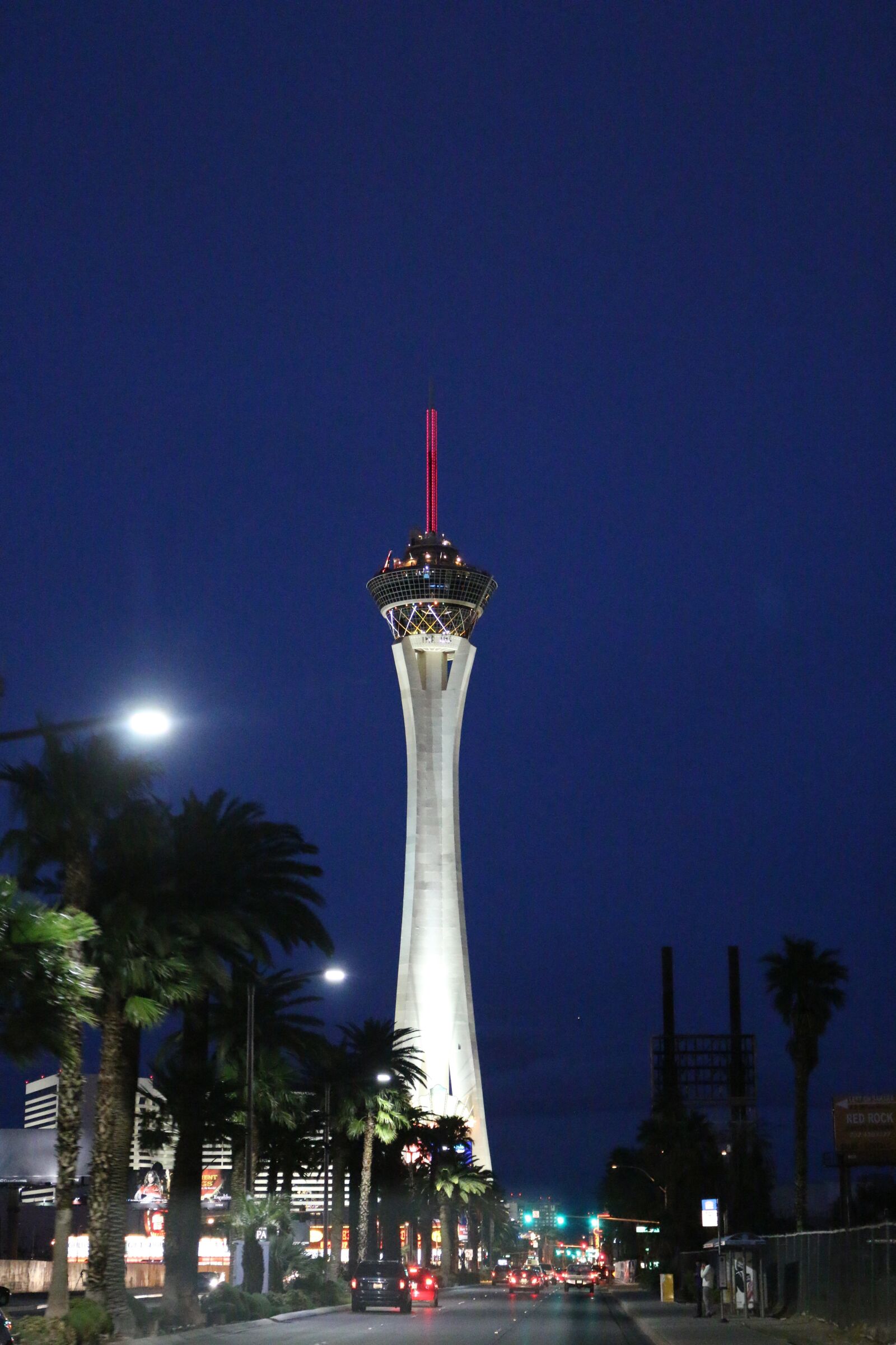 Canon EOS 70D + Canon EF-S 18-55mm F3.5-5.6 IS STM sample photo. Tower, las vegas, nightlife photography