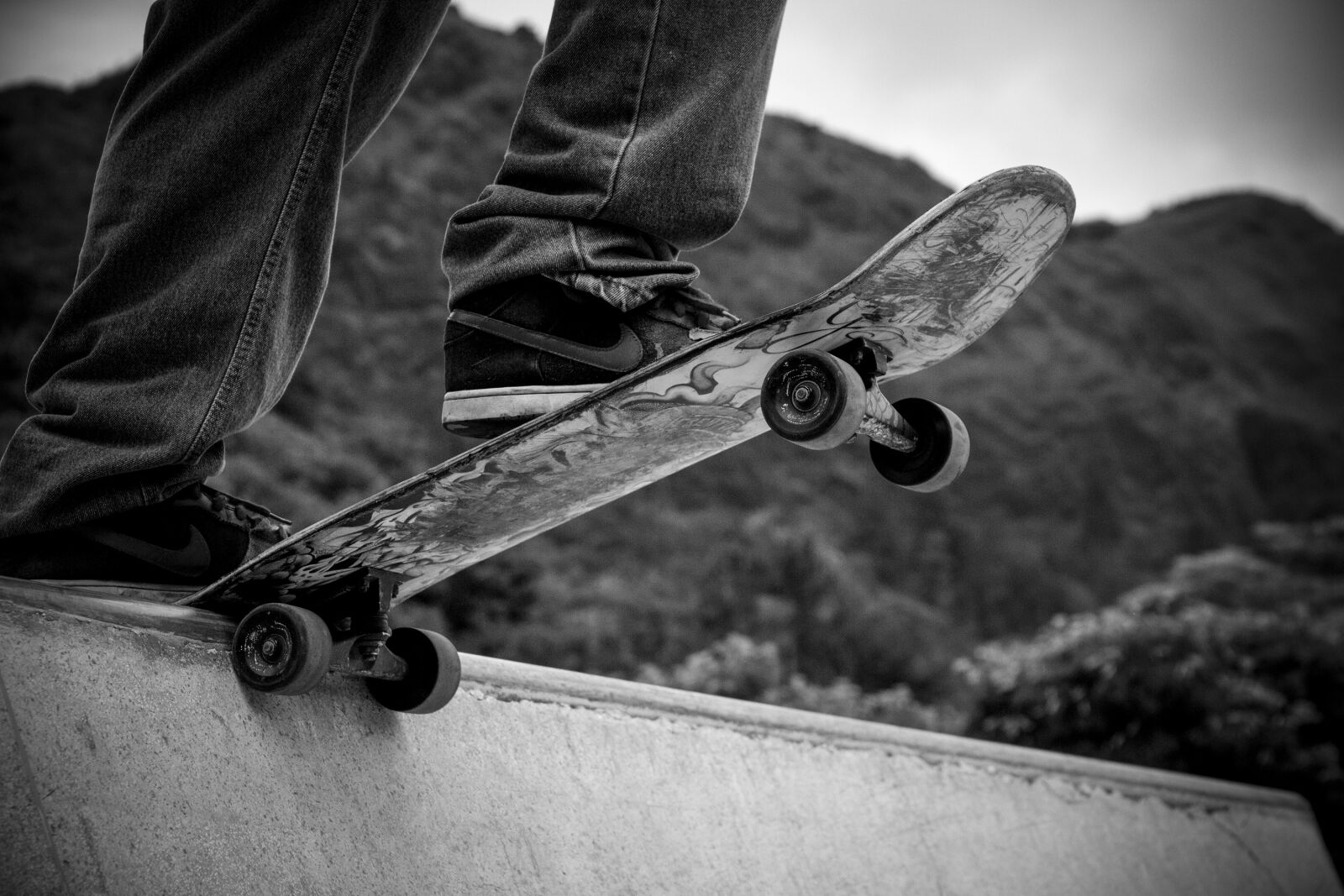 Canon EF-S 18-135mm F3.5-5.6 IS sample photo. City, skateboard, skate photography