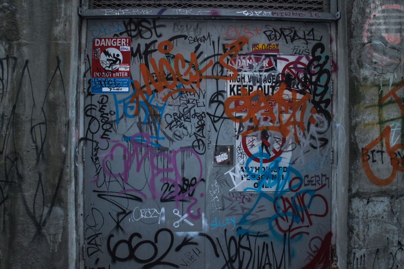 Canon EOS M2 sample photo. Close, up, of, text photography
