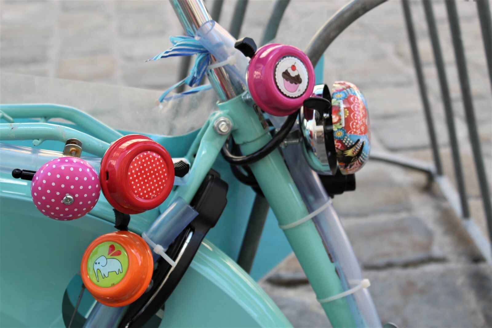 Canon EOS 1300D (EOS Rebel T6 / EOS Kiss X80) sample photo. Bike, bike bell, cycling photography