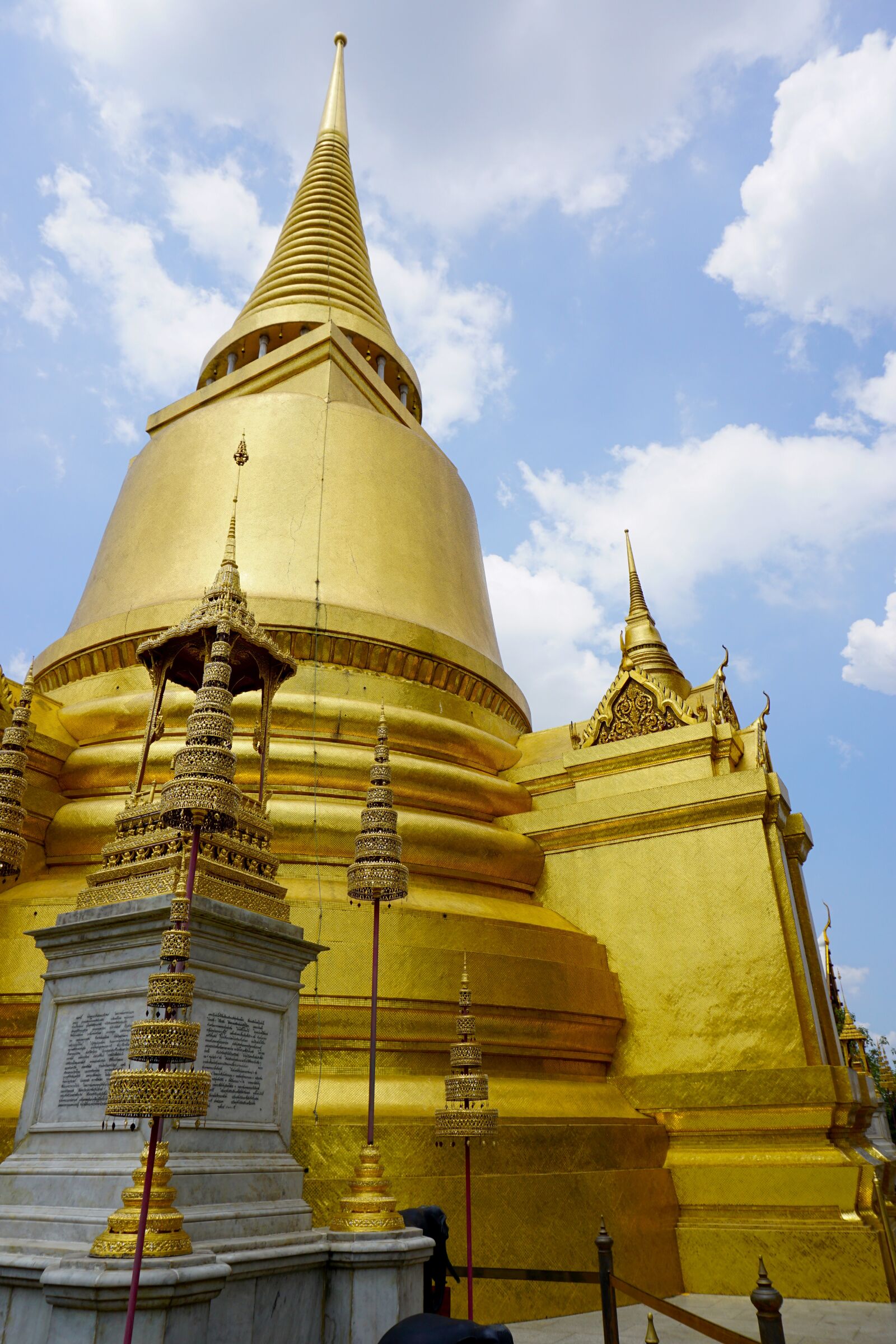 Sony a6000 sample photo. Chedi, stupa, gold photography