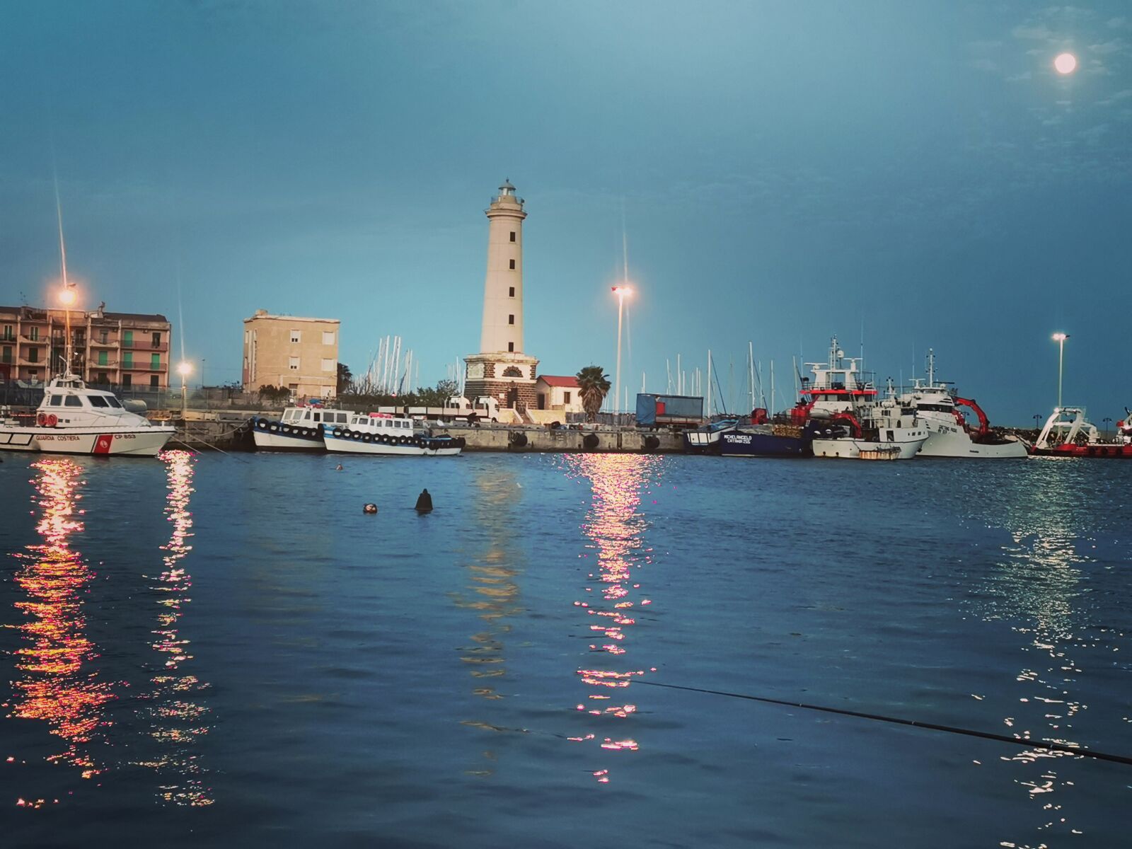 HUAWEI P30 Pro sample photo. Faro, cielo, luna photography