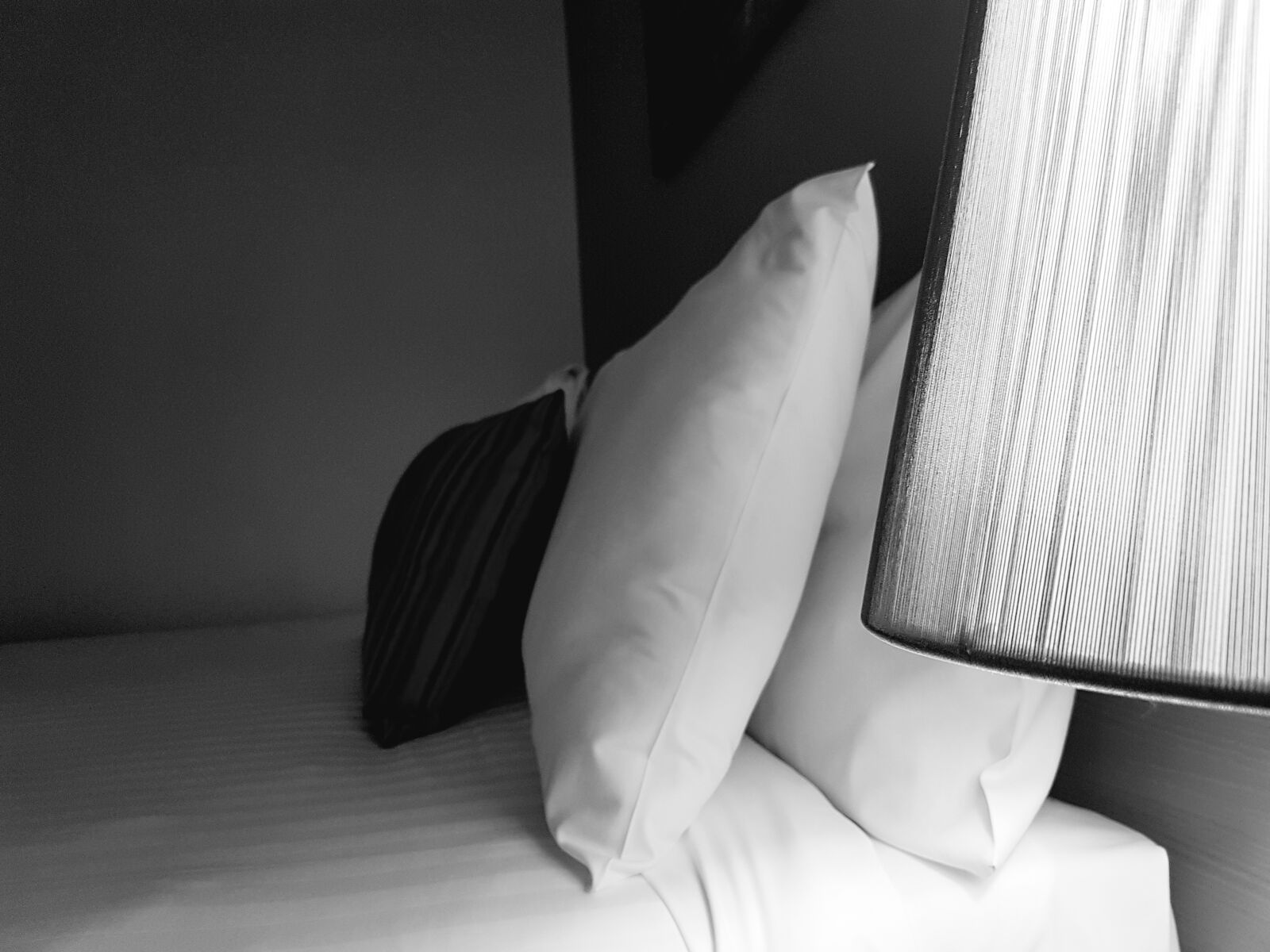Samsung Galaxy S7 sample photo. Bed, bedding, hotel, room photography