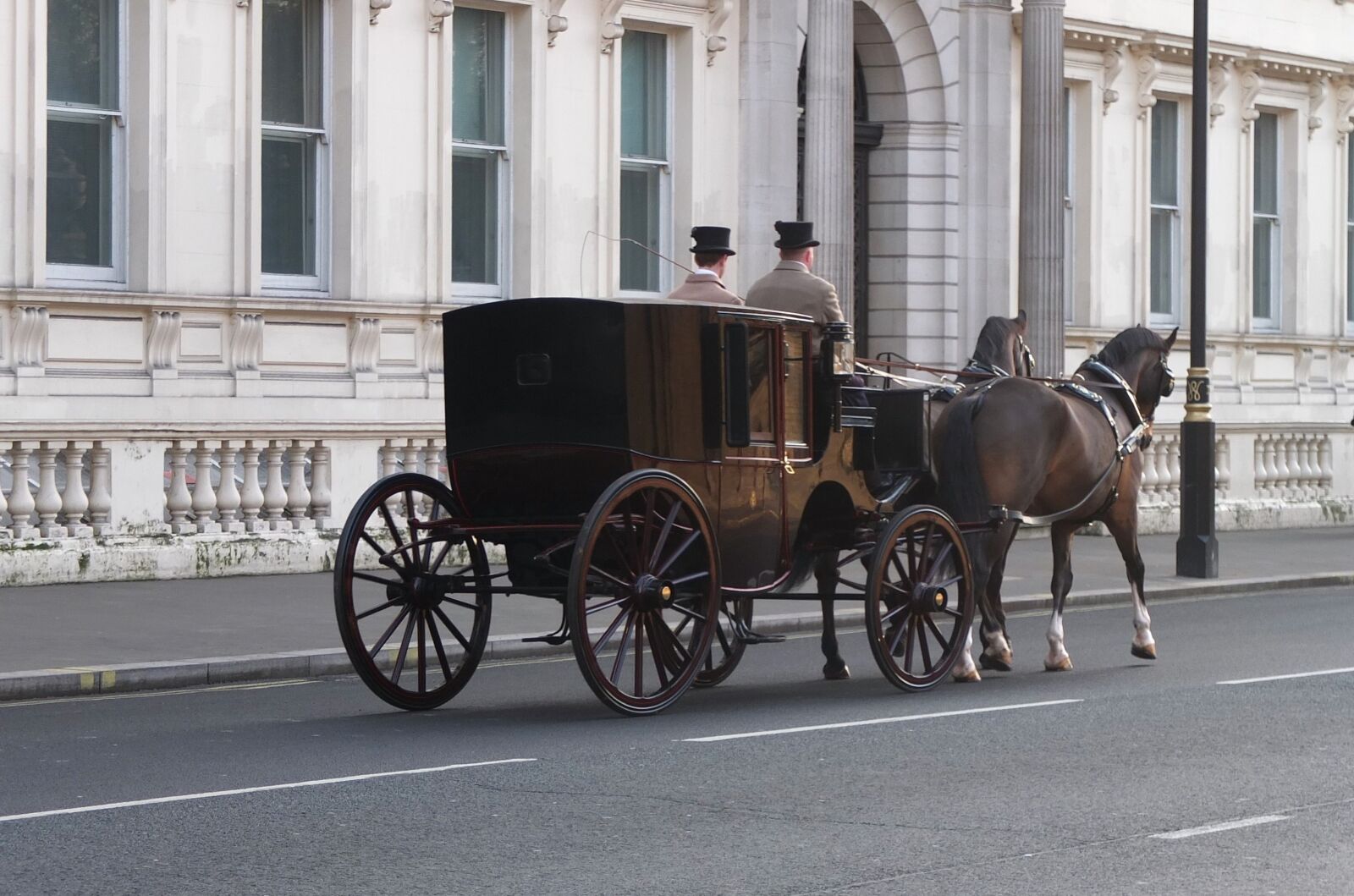 Fujifilm X10 sample photo. Horse, carriage, transportation photography