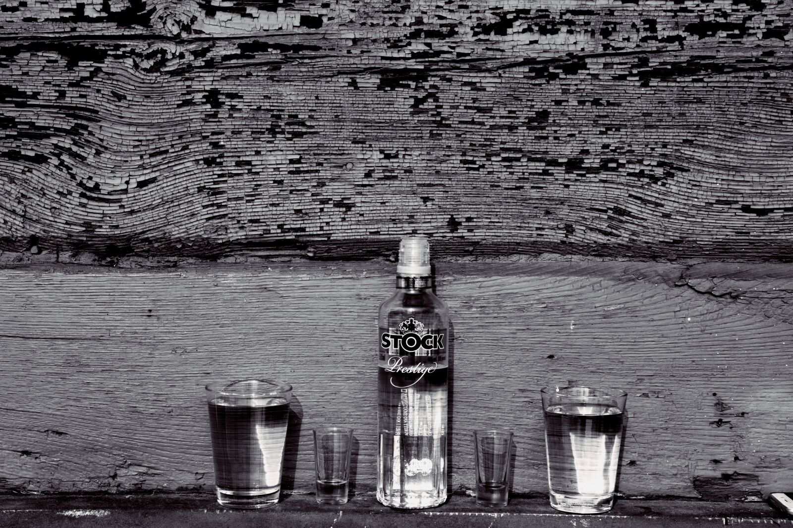Nikon D3300 sample photo. Wódka, deski, szklanka photography