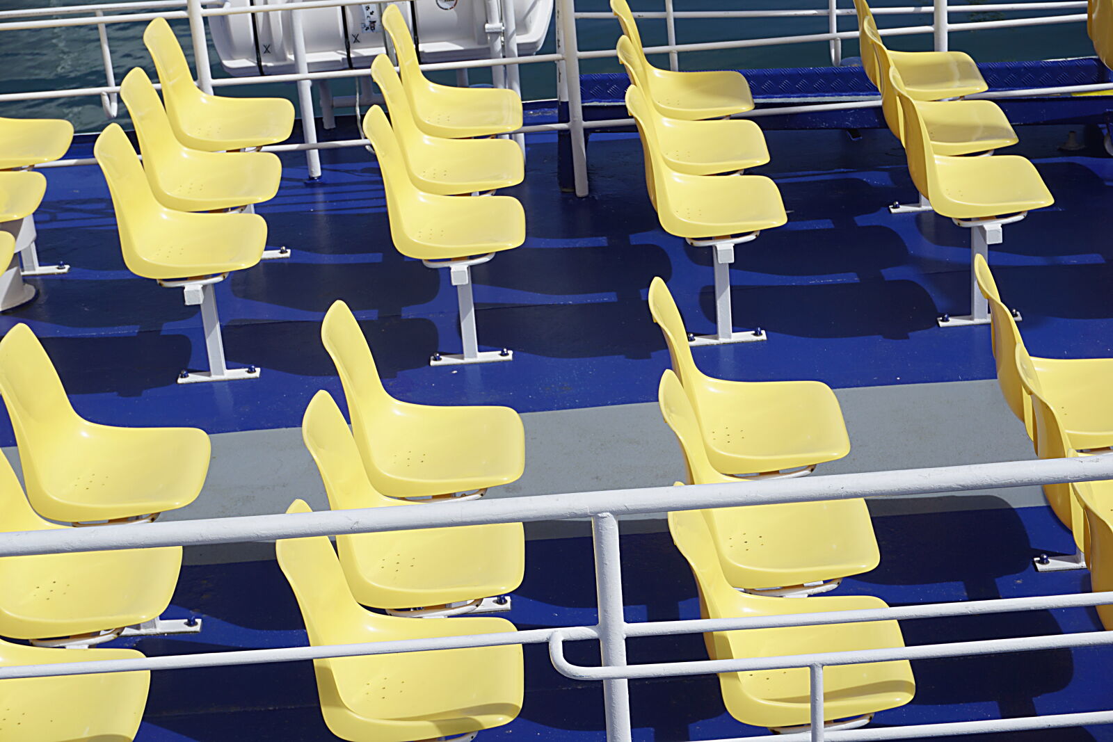 Sony a6000 sample photo. Bateau, croisiere, jaune, plastique photography