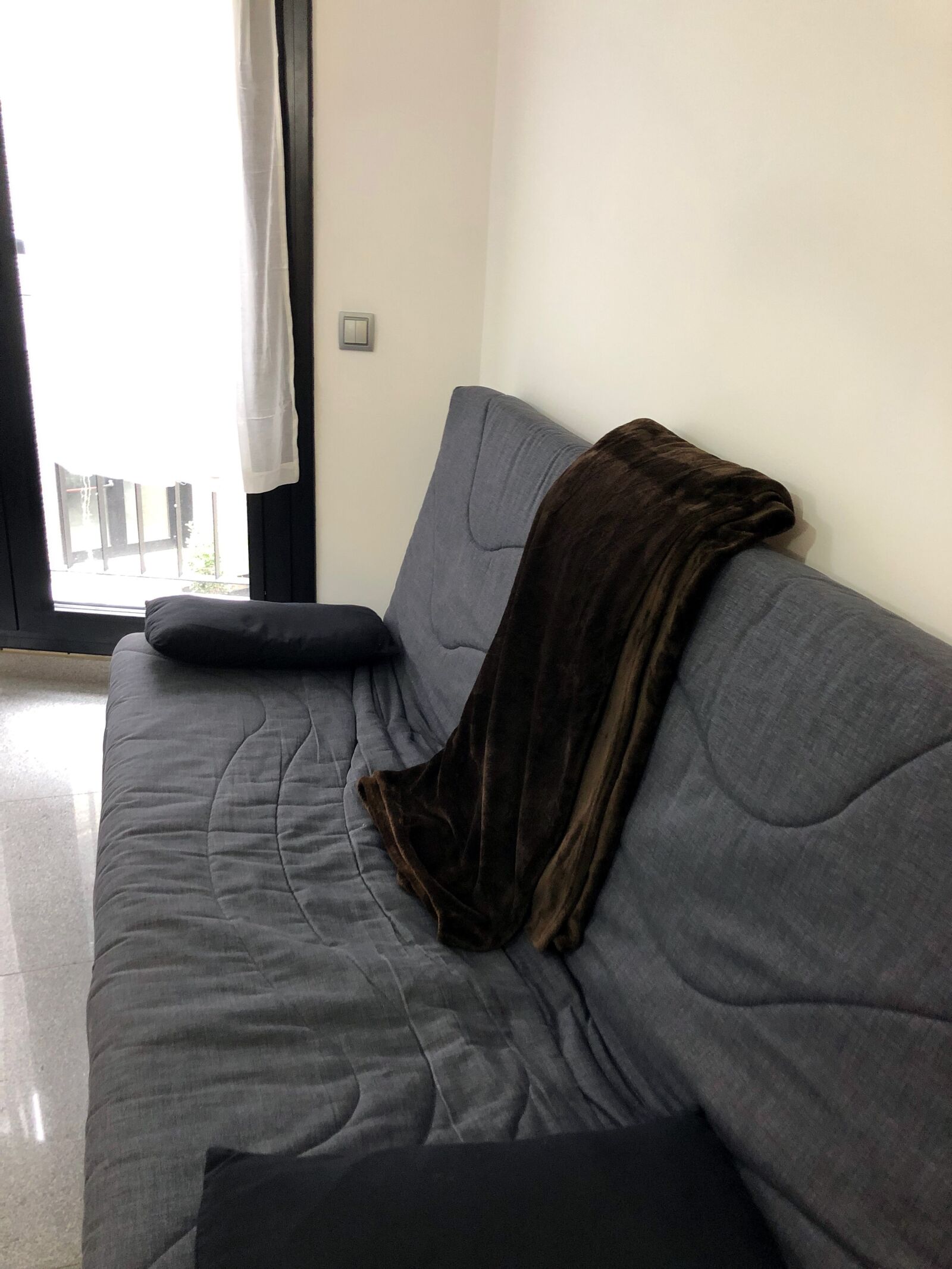 iPhone X back dual camera 4mm f/1.8 sample photo. Sofa, room, window photography