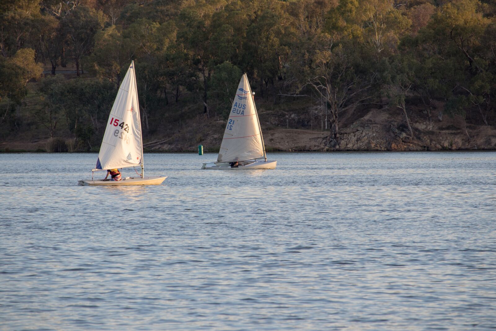 Canon EOS 200D (EOS Rebel SL2 / EOS Kiss X9) sample photo. Water, watercraft, sail photography