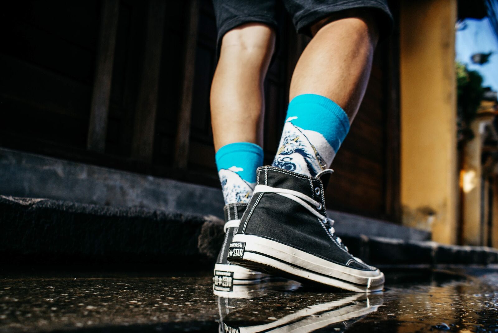 Sony Alpha DSLR-A300 sample photo. Converse, feet, footwear photography