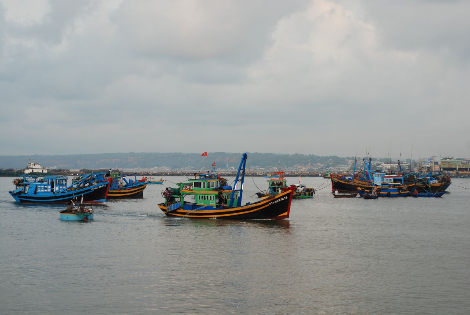 Nikon D80 sample photo. Vietnam, the boat, water photography
