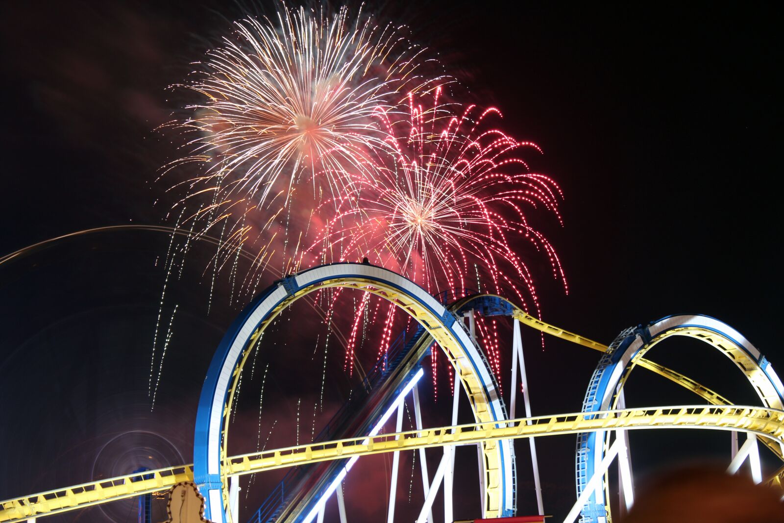 Canon EOS 600D (Rebel EOS T3i / EOS Kiss X5) sample photo. Fireworks, fair, roller coaster photography