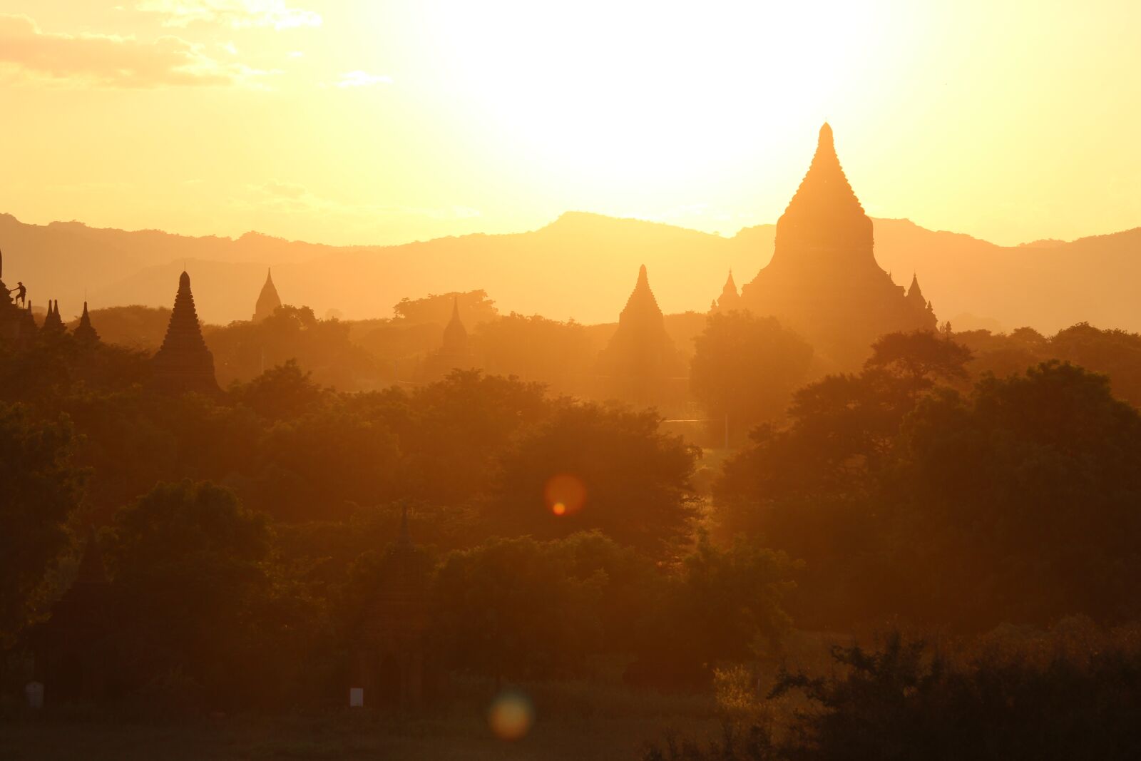 Canon EOS 600D (Rebel EOS T3i / EOS Kiss X5) sample photo. Bagan, sunrise, mood photography