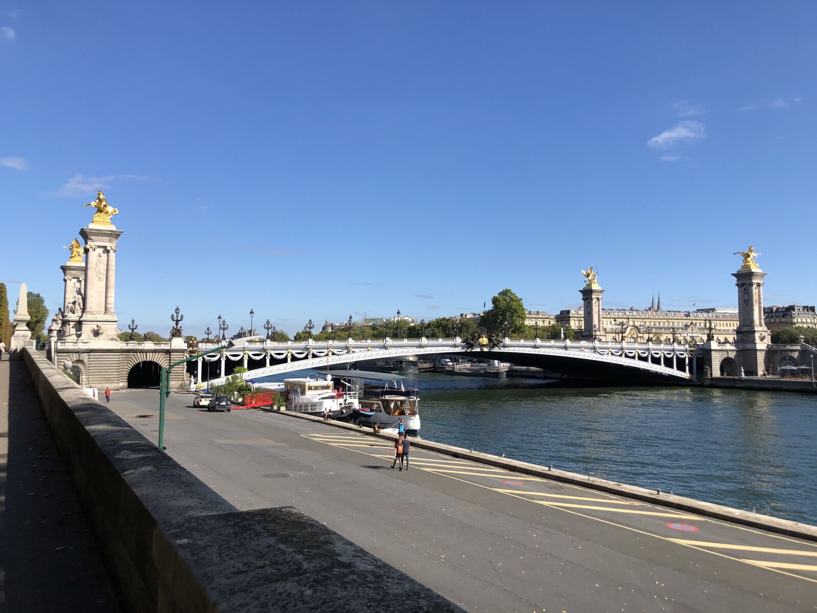 iPhone 8 Plus back dual camera 3.99mm f/1.8 sample photo. Paris, seine, bridge photography