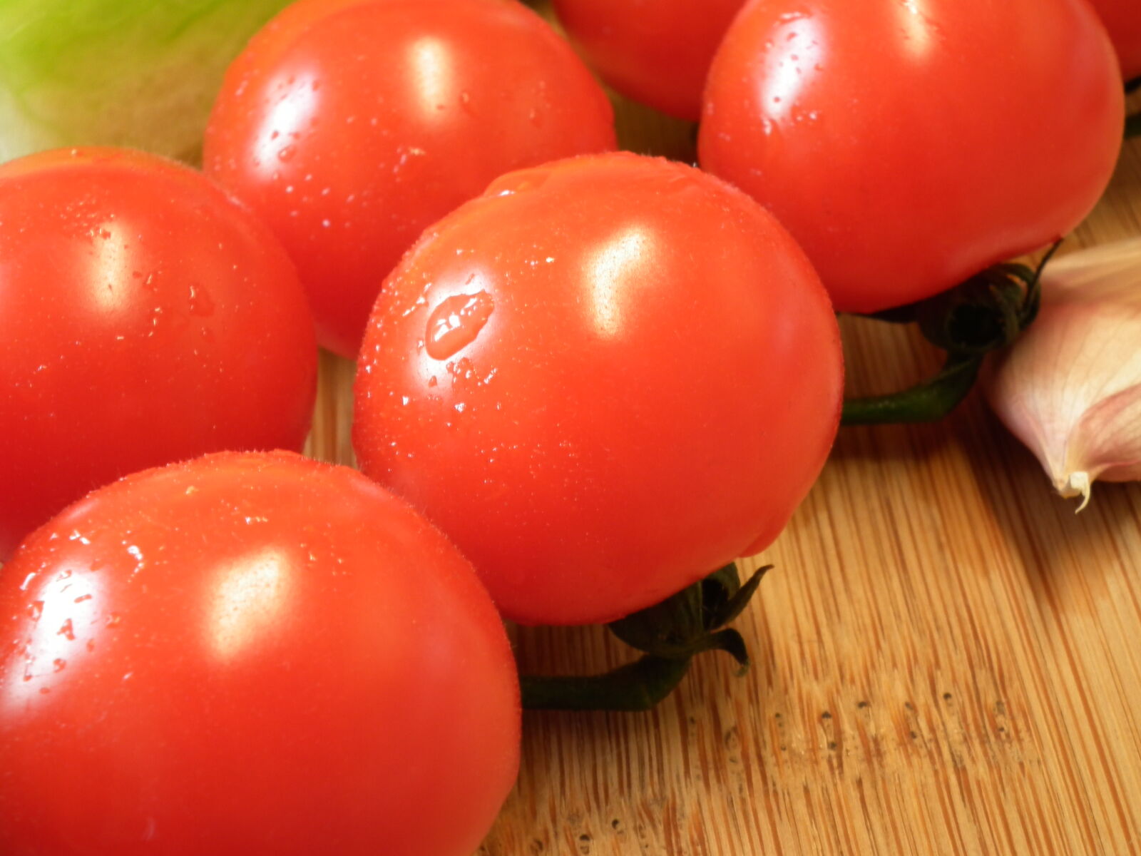FujiFilm FinePix HS10 (FinePix HS11) sample photo. Cherry, tomatoes, food, garlic photography